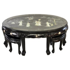 Table basse de style asiatique laquée noire avec 4 tabourets