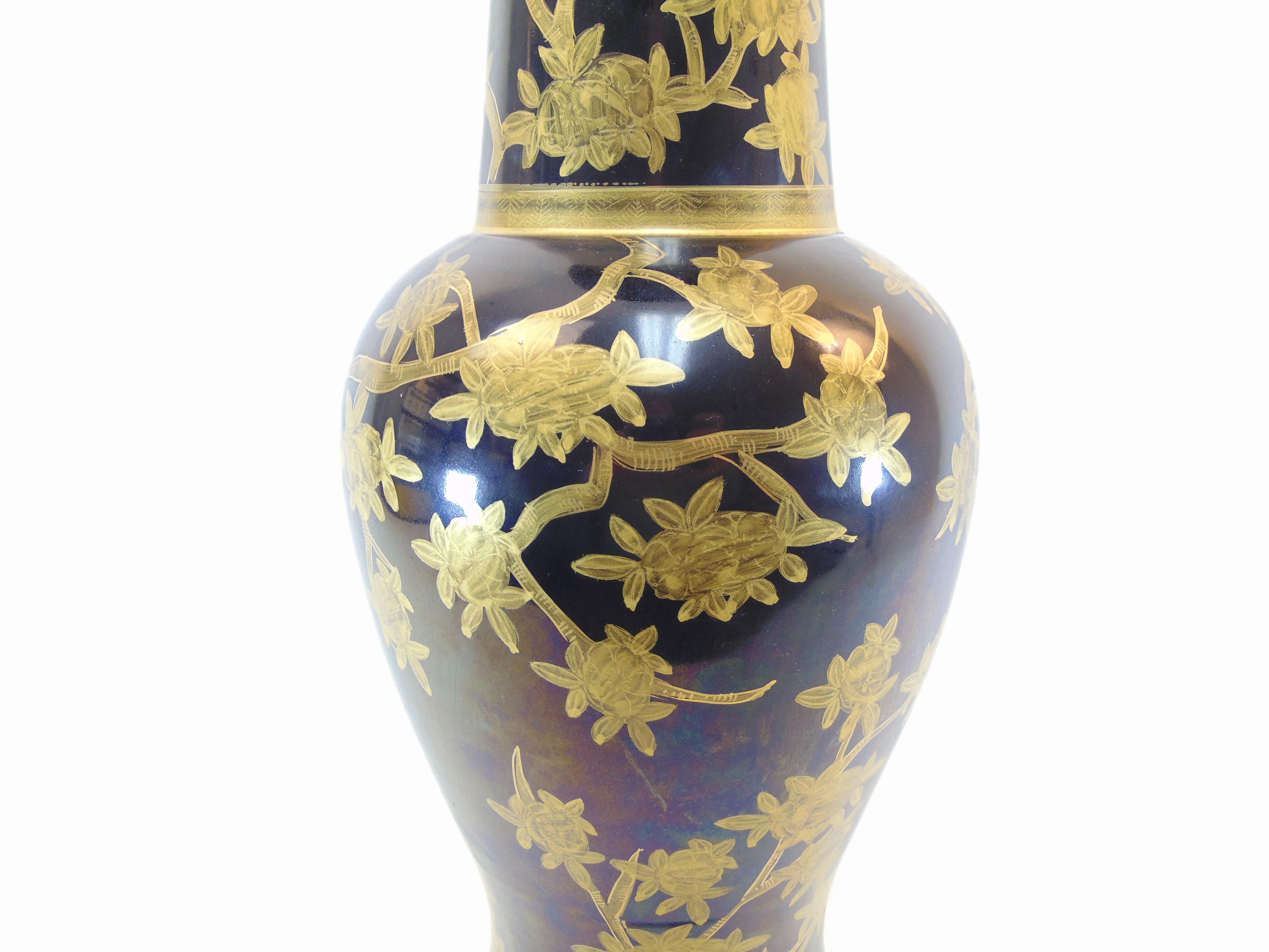 Asian Style Ceramic and Gold Painted Vintage Lamp by Paul Hanson In Good Condition For Sale In Tulsa, OK