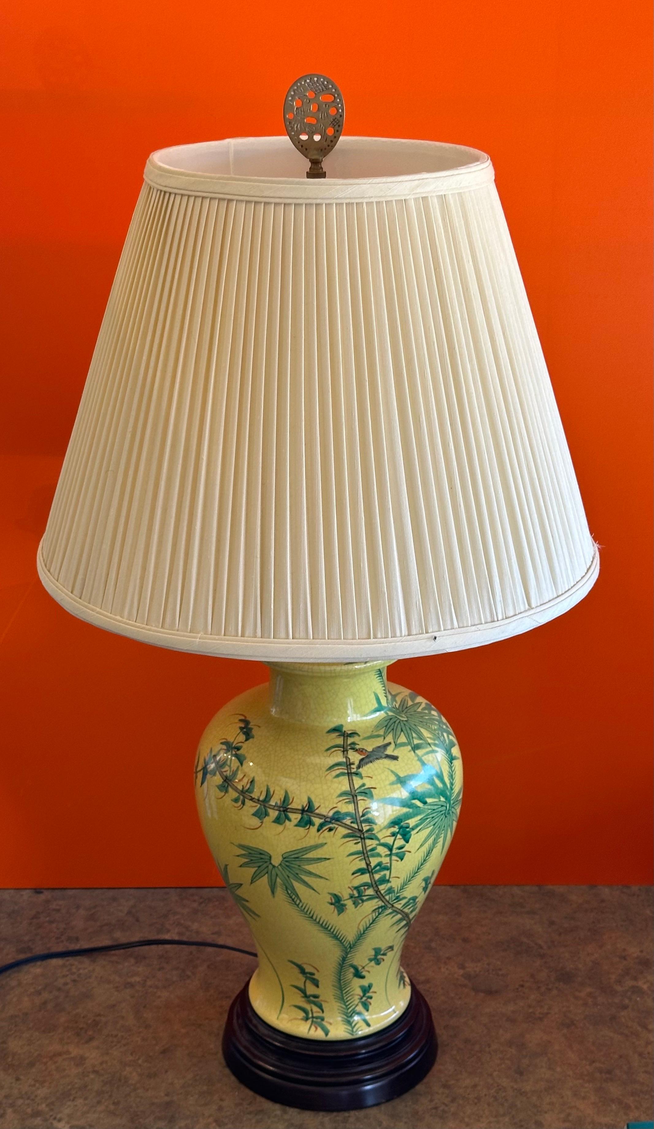Laiton Lampe de table en céramique de style Asian Style par Wildwood Lamp Company en vente