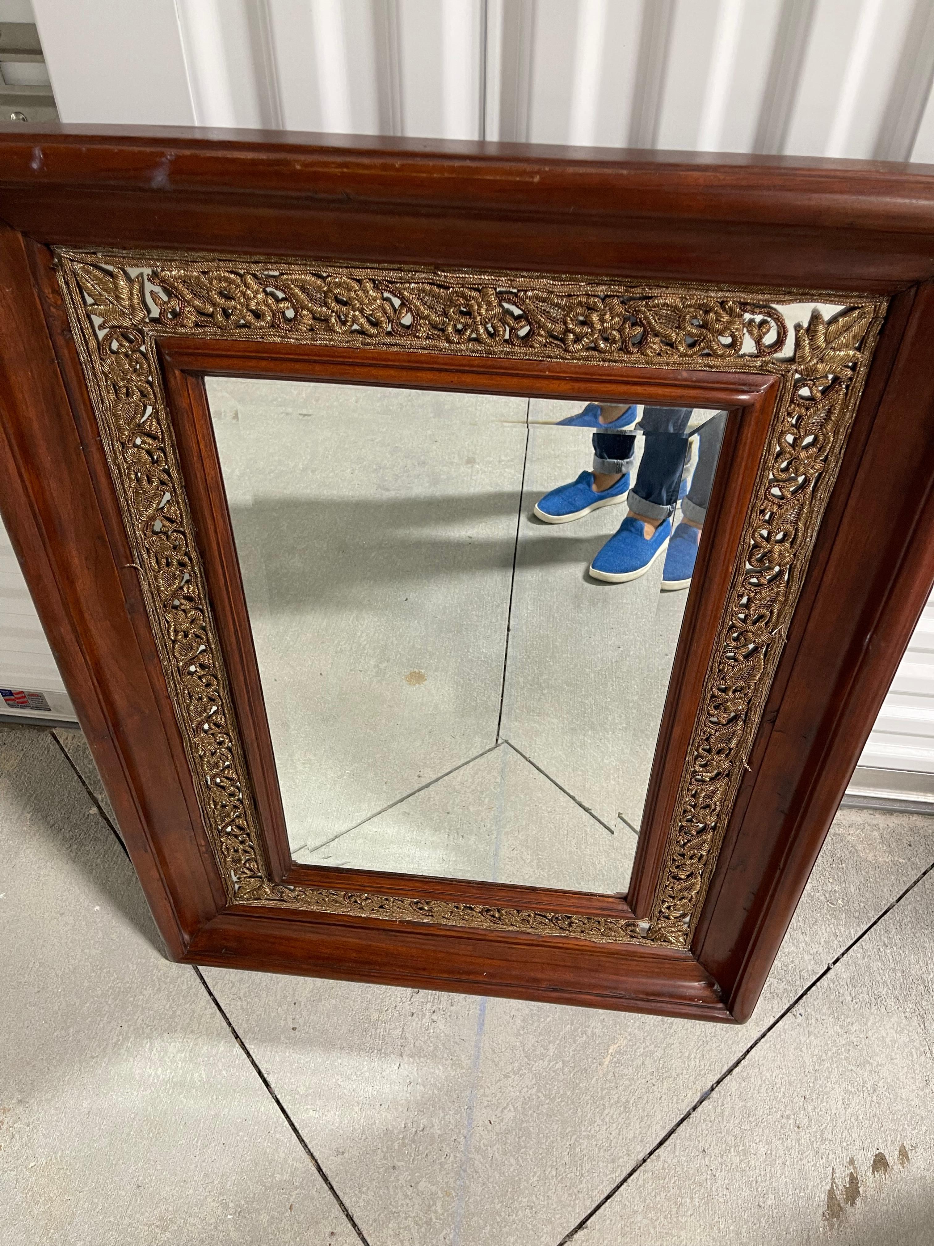 Miroir décoratif en bois de style asiatique, XXe siècle Bon état - En vente à Savannah, GA