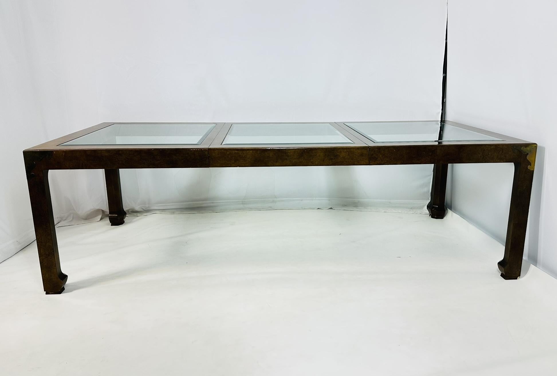 Mesa de comedor Asian Style de caoba maciza con patas Ming y chapado de madera de arce Estadounidense en venta