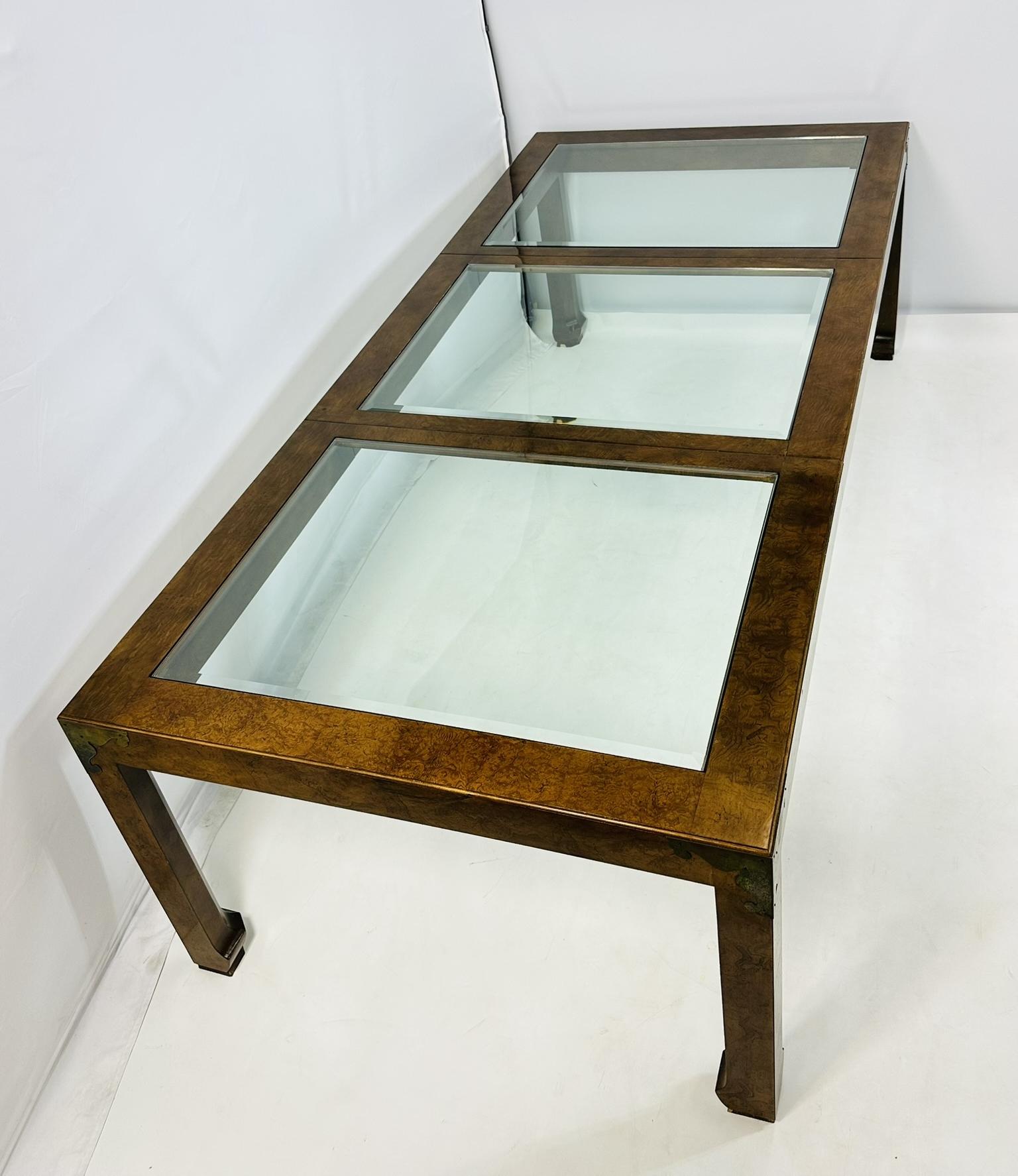 Mesa de comedor Asian Style de caoba maciza con patas Ming y chapado de madera de arce Hecho a mano en venta