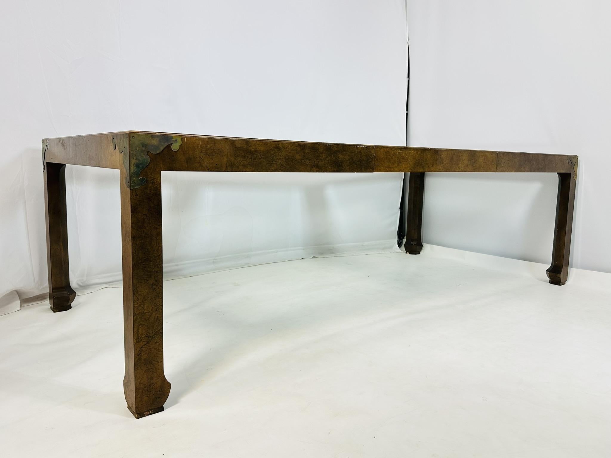Mesa de comedor Asian Style de caoba maciza con patas Ming y chapado de madera de arce en venta 1