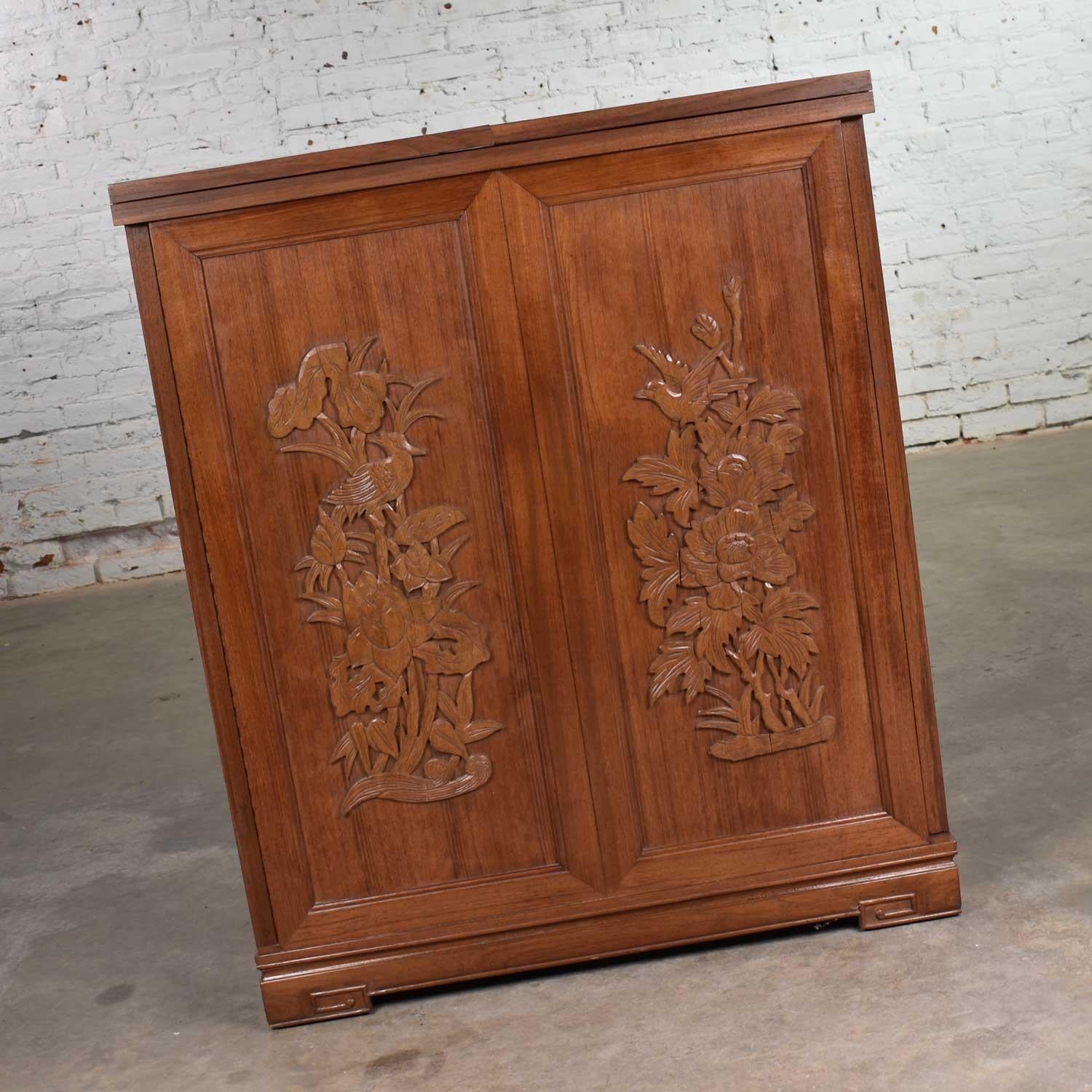 Asian Style Fold Out Chinoiserie Dry Bar in a Box Applied Carved Birds & Flowers In Good Condition In Topeka, KS
