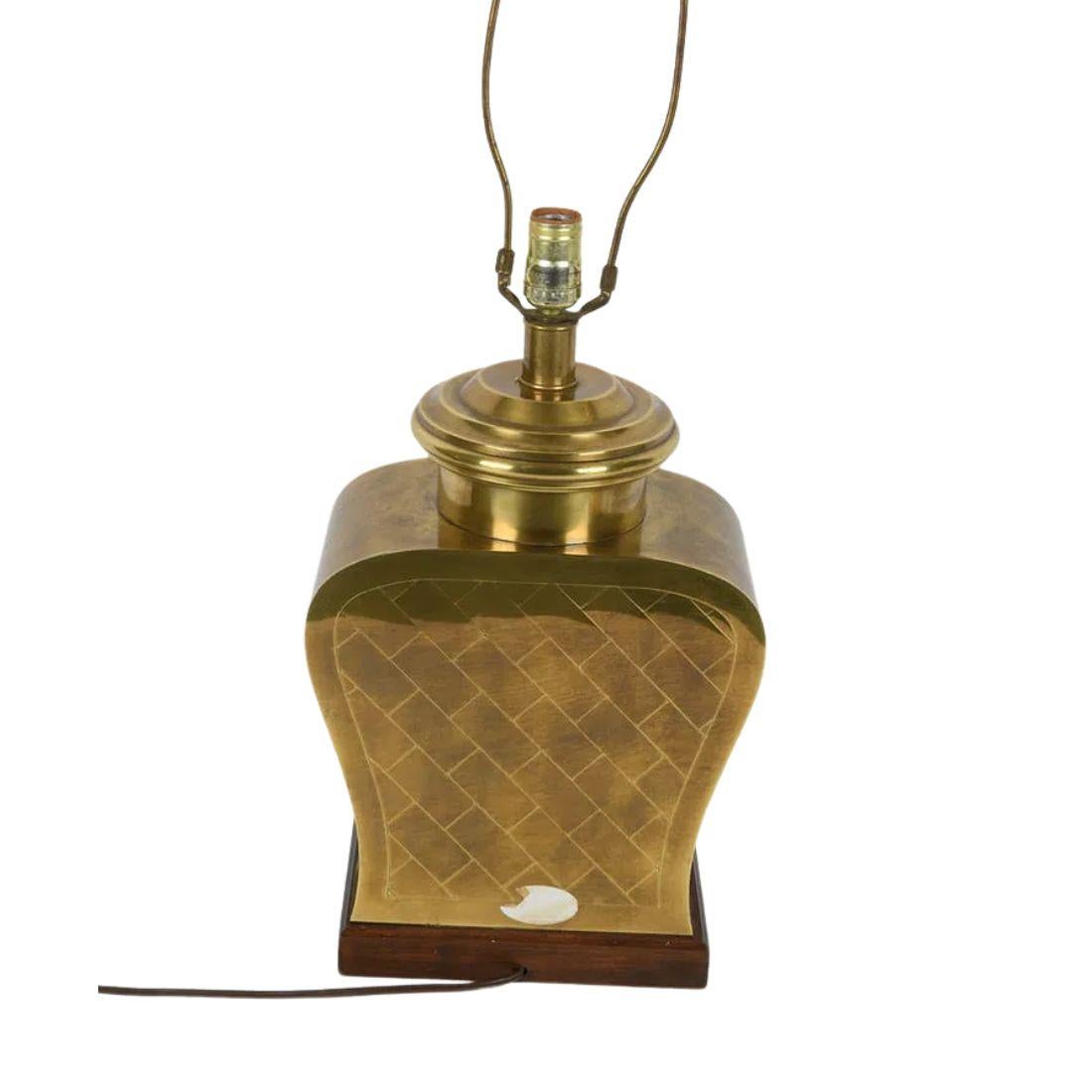 Asian Style Lámpara de mesa Frederick Cooper de latón con motivo geométrico Estadounidense en venta