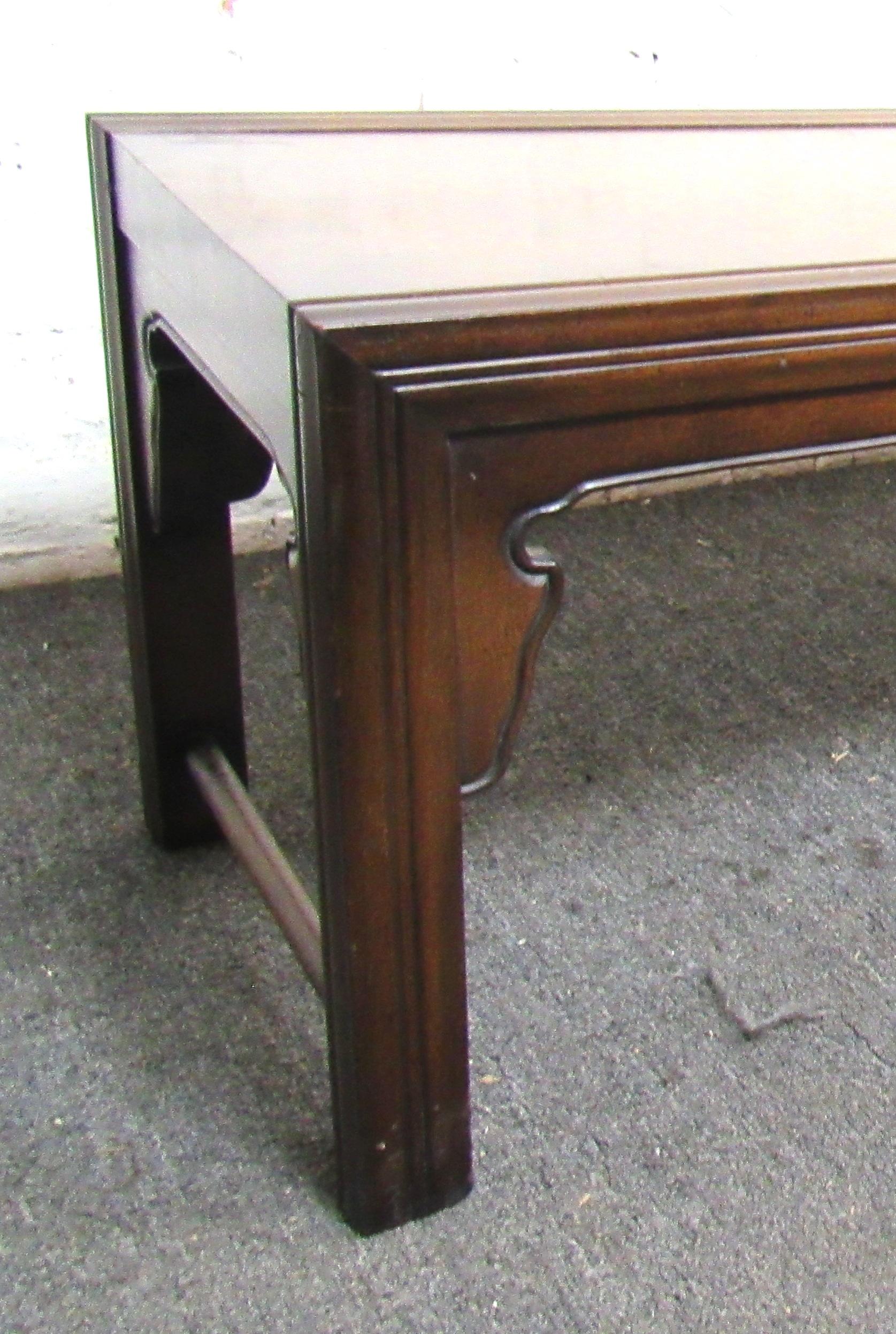 Mid-Century Modern Table basse de style asiatique du milieu du siècle dernier en vente