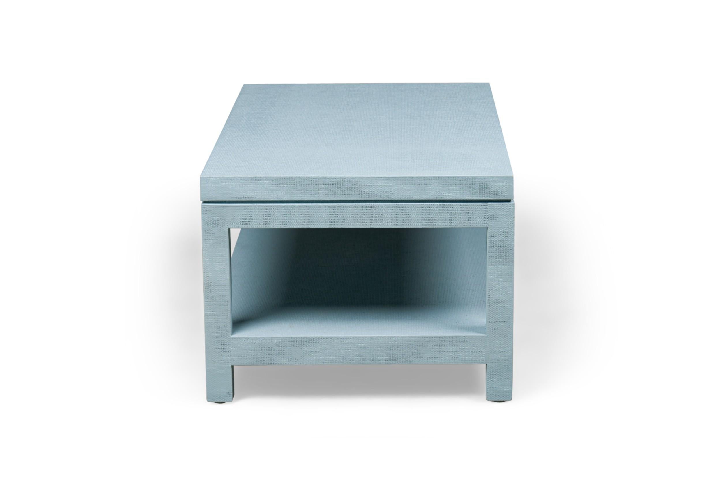 Moderne Table basse de style asiatique enveloppée de raphia bleu ciel avec réverbère en vente