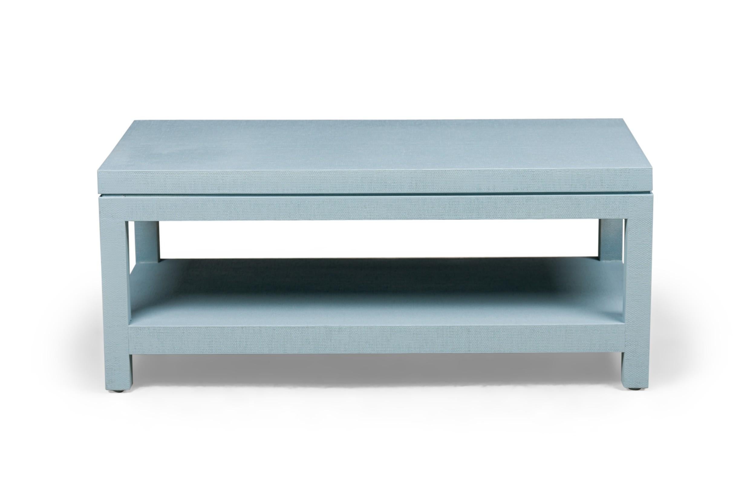 Peint à la main Table basse de style asiatique enveloppée de raphia bleu ciel avec réverbère en vente