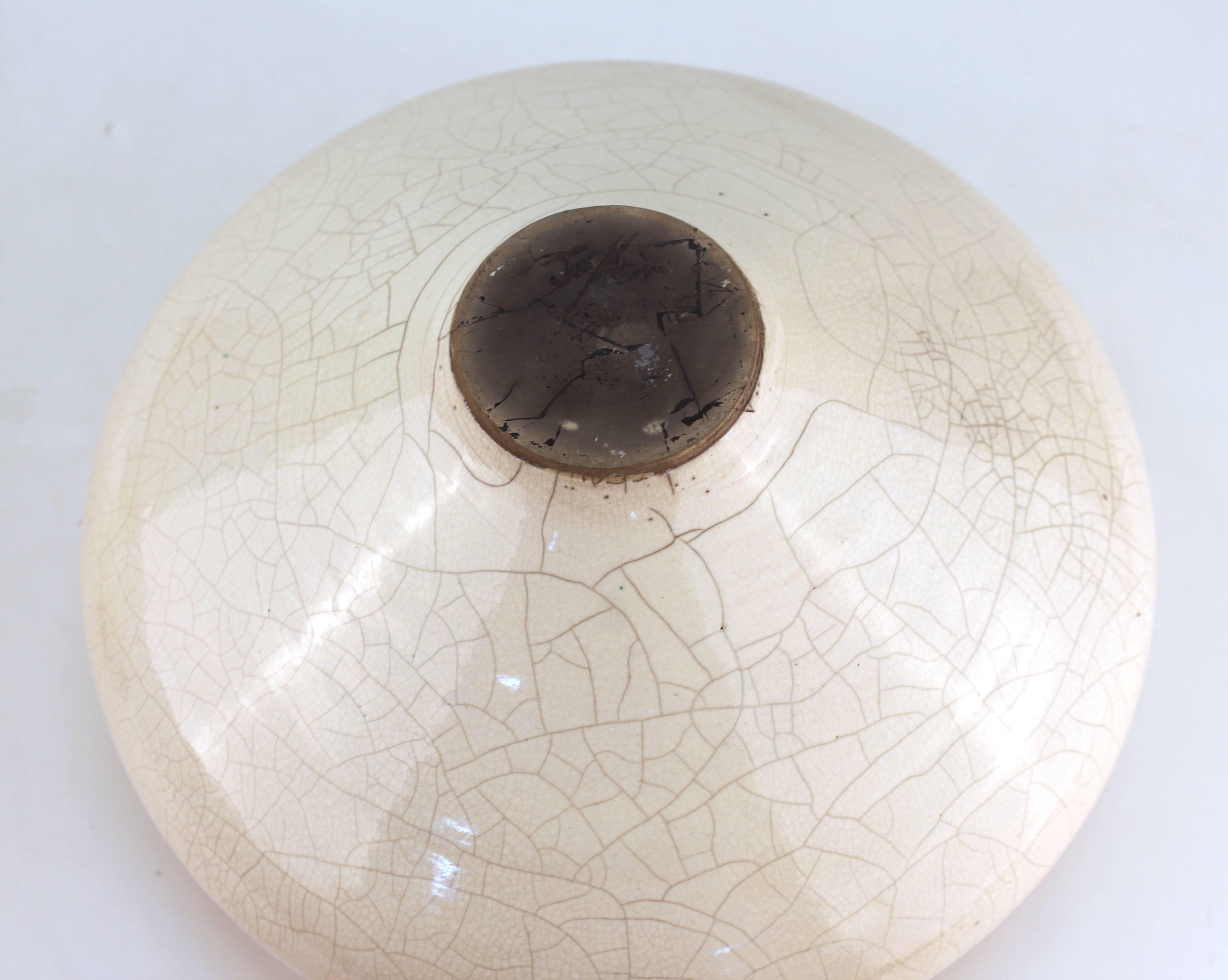 Asian Style Studio Pottery Gefäß mit skulpturalem Deckel, signiert im Angebot 1