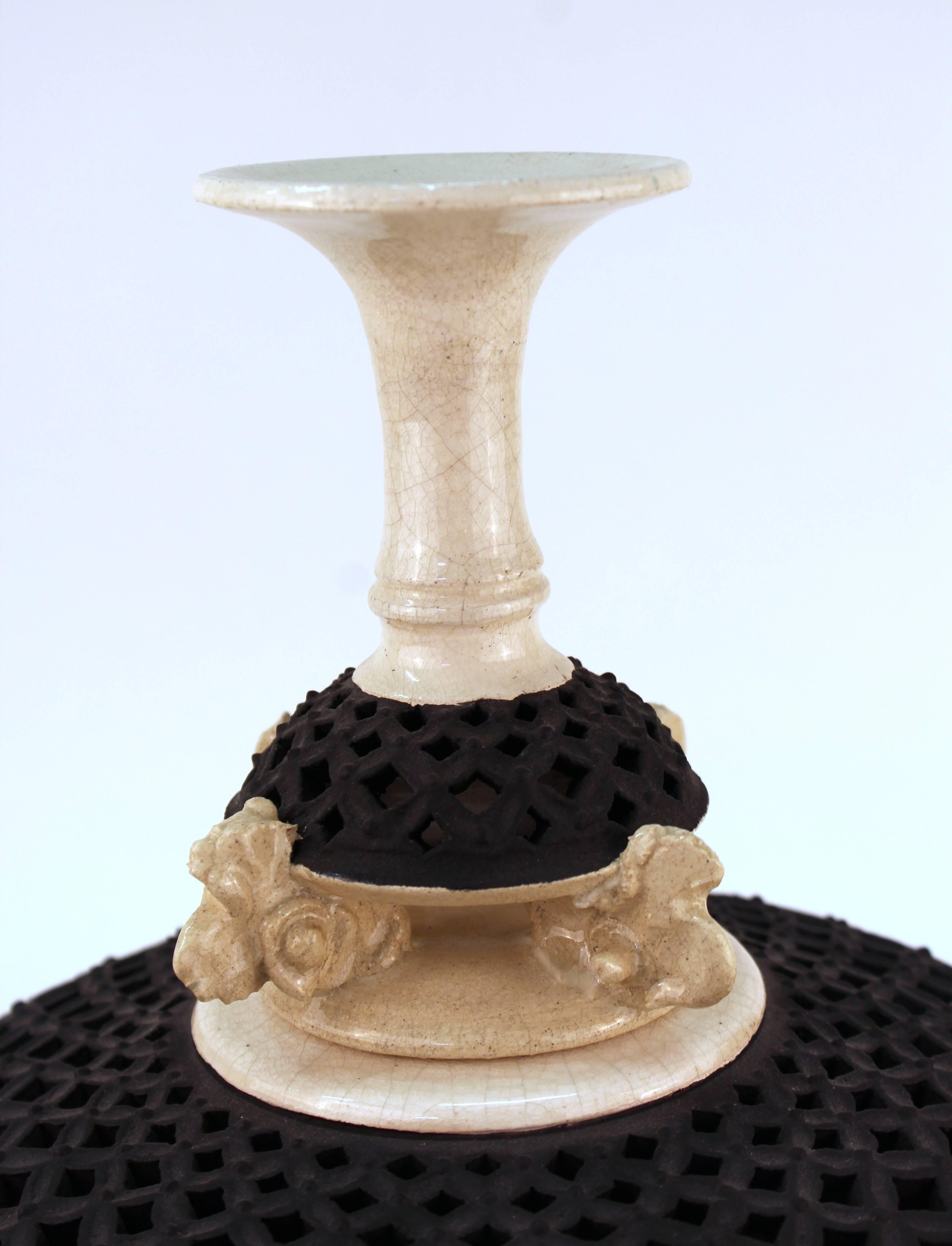 Asian Style Studio Pottery Gefäß mit skulpturalem Deckel, signiert im Angebot 3