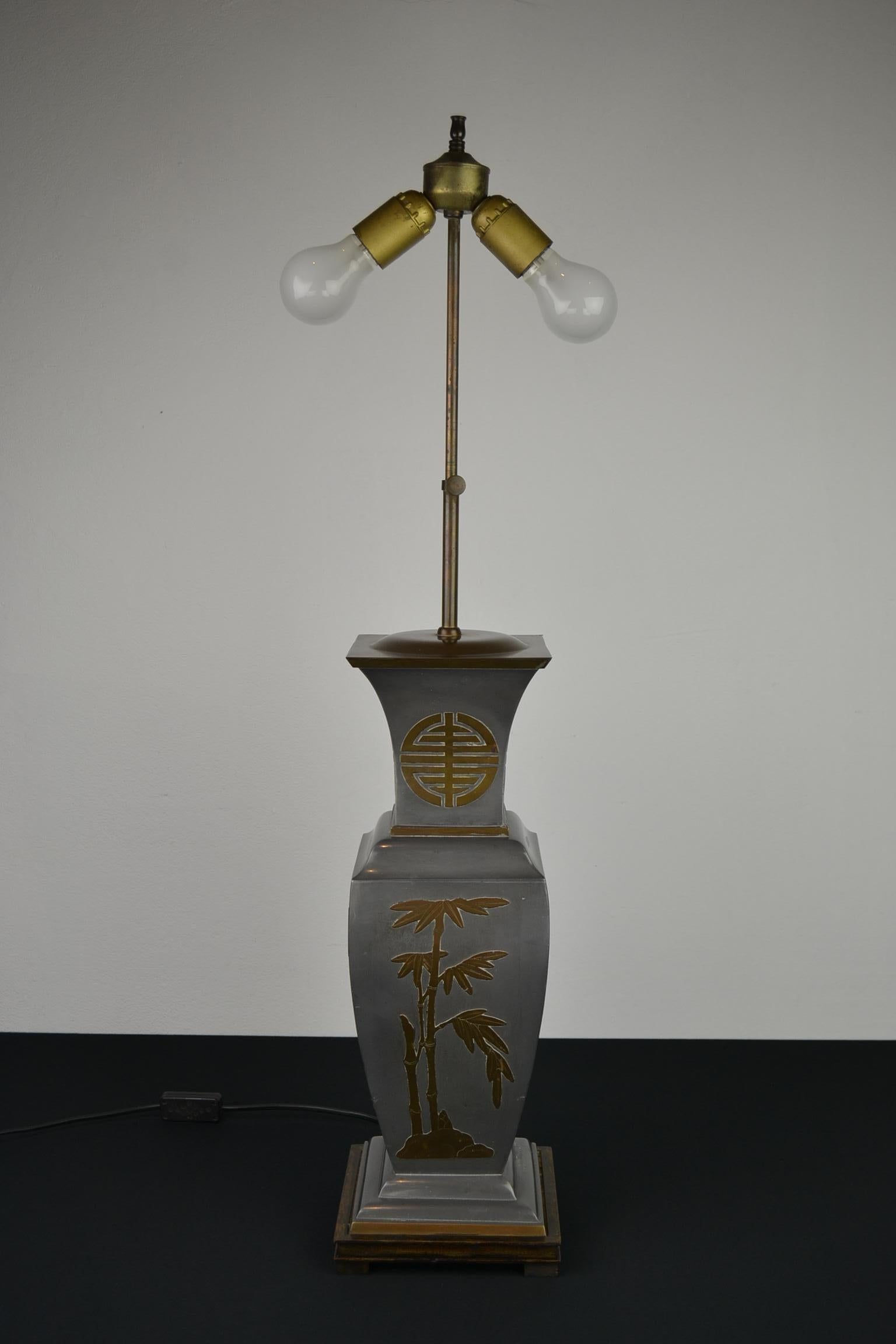 Asian Style Table Lamp, Metal with Brass, 1950s In Good Condition For Sale In Antwerp, BE