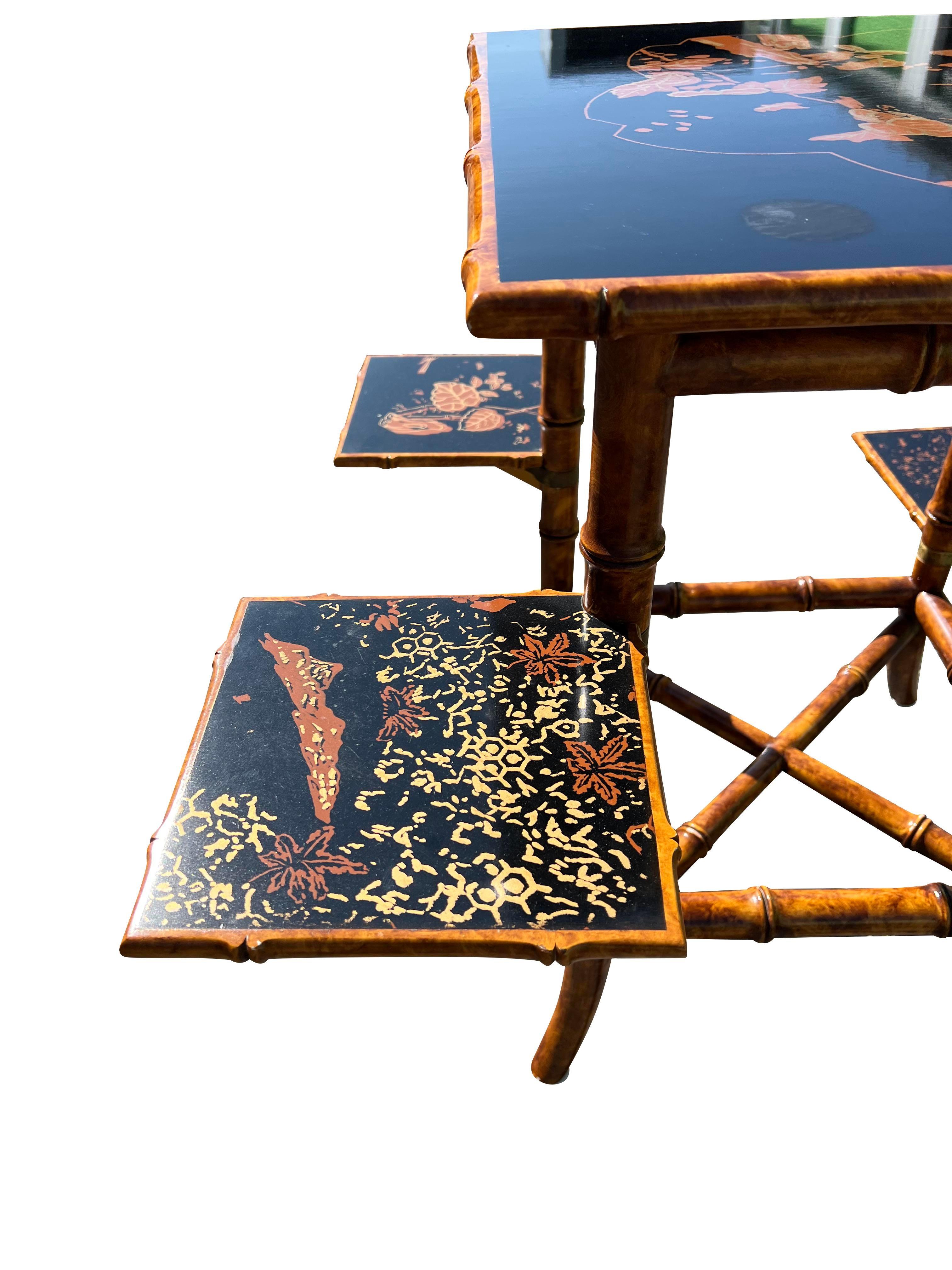 Mesa auxiliar o de centro ajustable de bambú sintético Asian Style Vintage Pintado en venta