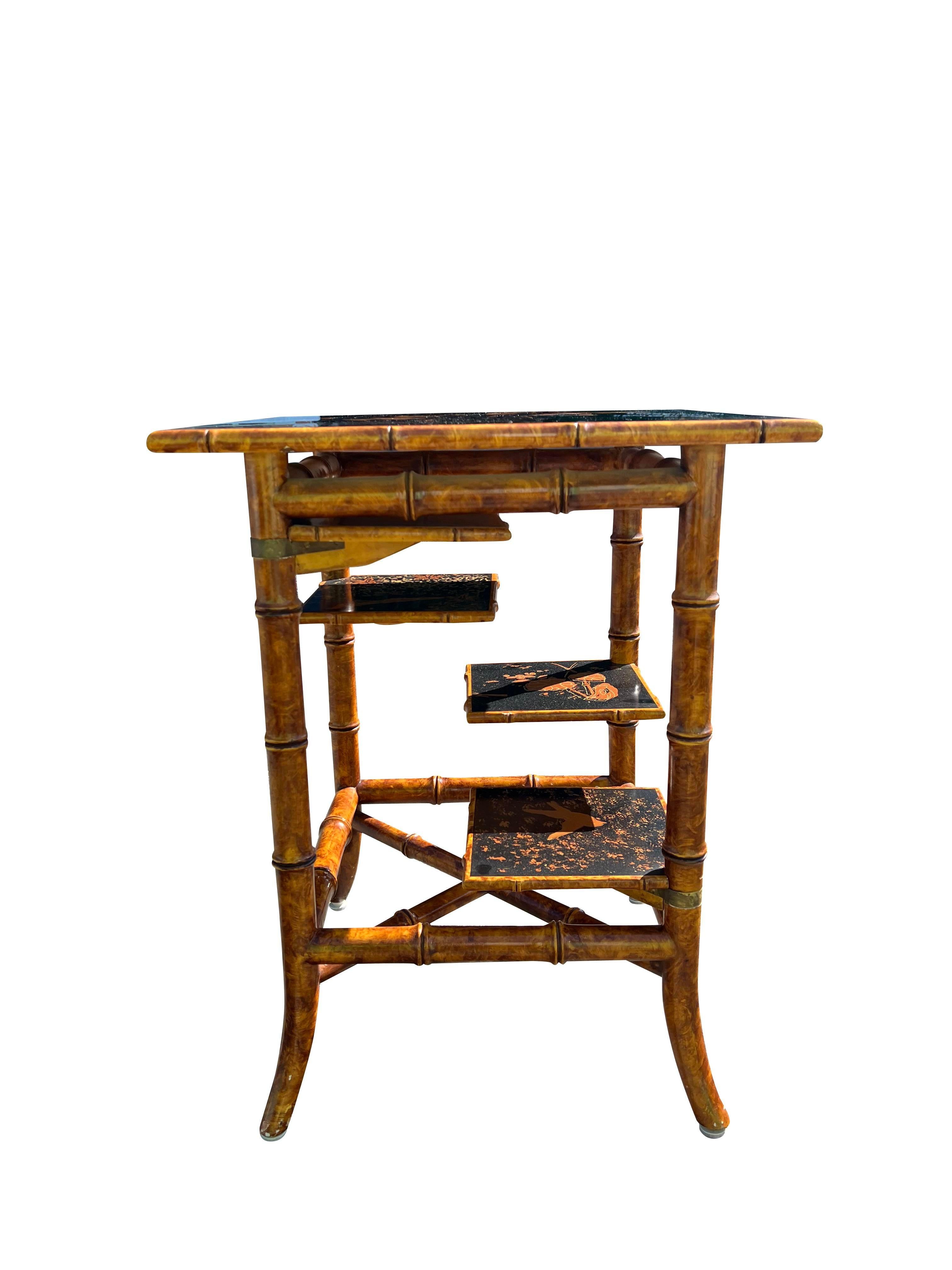 Mesa auxiliar o de centro ajustable de bambú sintético Asian Style Vintage finales del siglo XX en venta