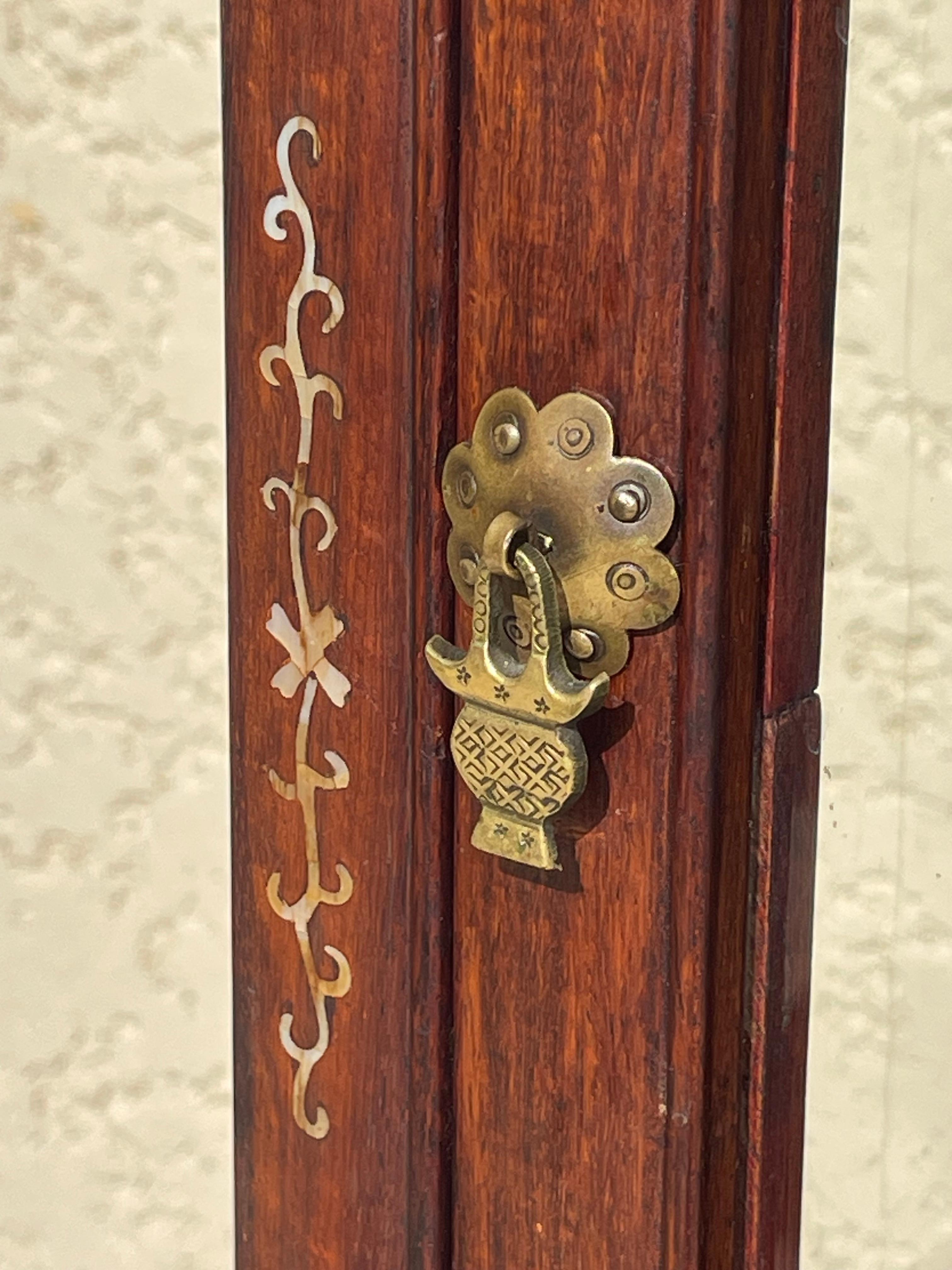 Asian Style Vitrine, XIX. Jahrhundert im Angebot 7