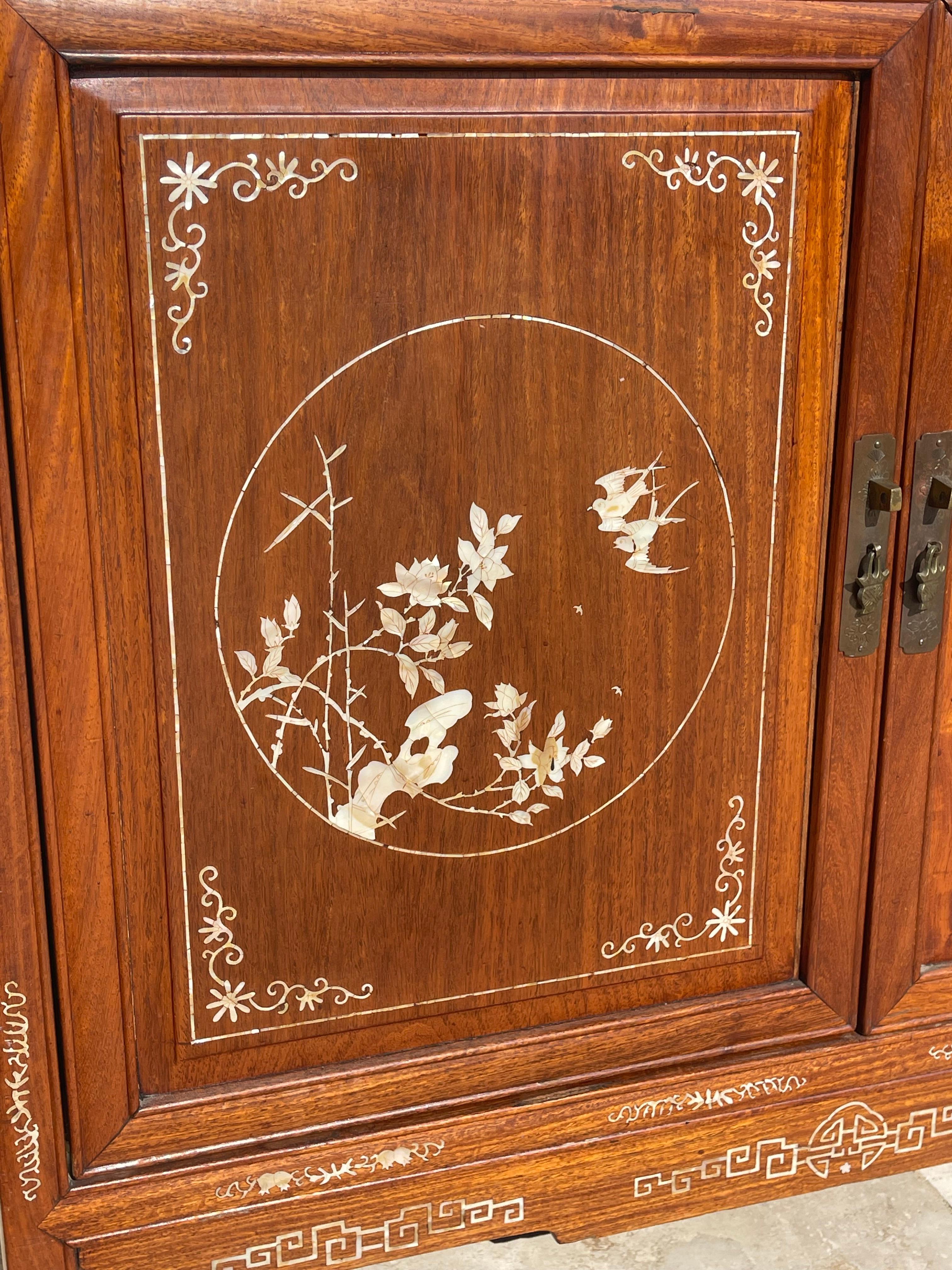 Asian Style Vitrine, XIX. Jahrhundert (19. Jahrhundert) im Angebot