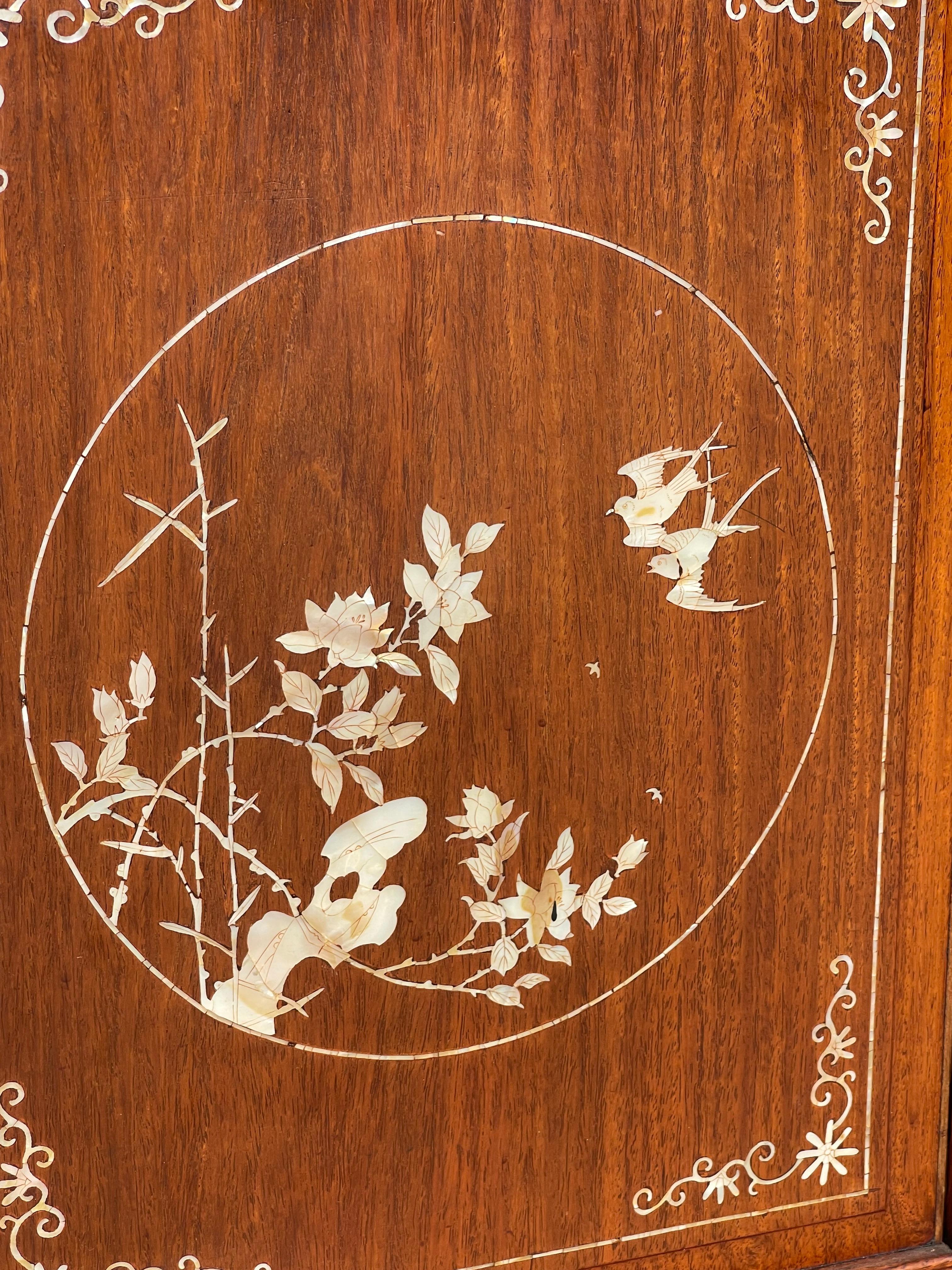 Asian Style Vitrine, XIX. Jahrhundert (Holz) im Angebot