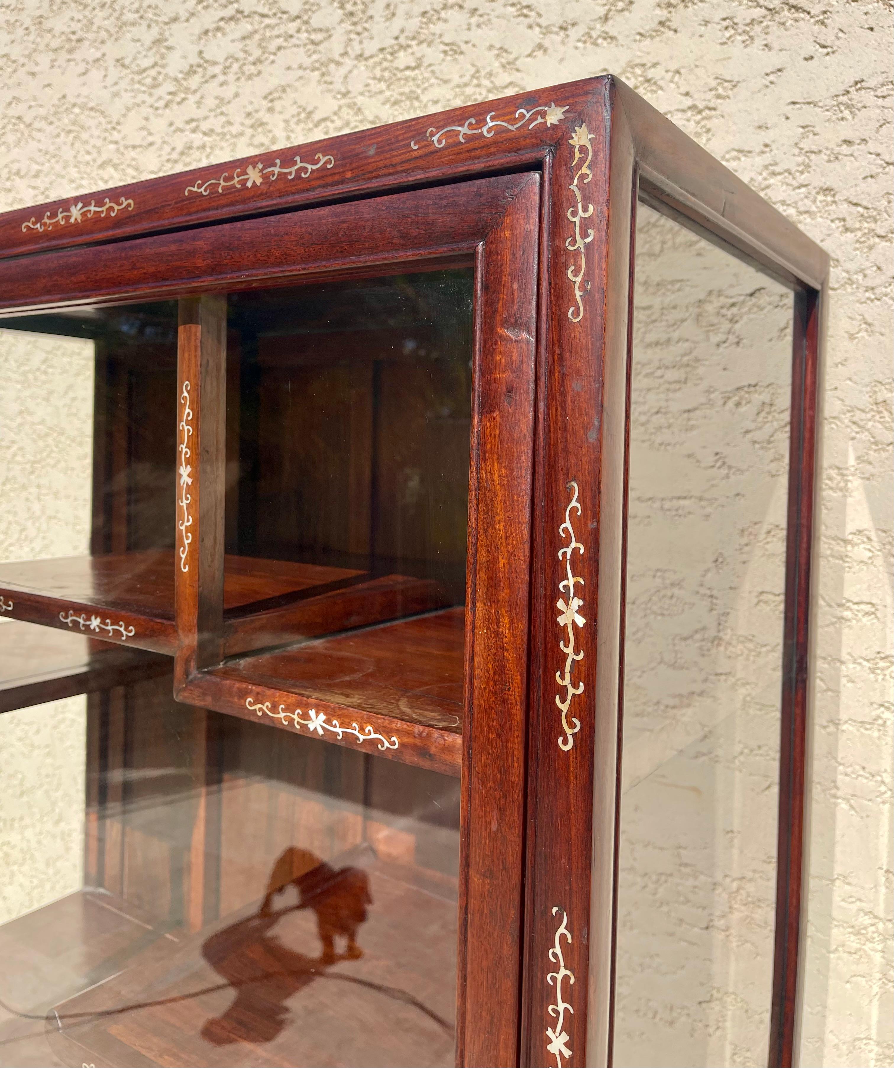 Asian Style Vitrine, XIX. Jahrhundert im Angebot 2