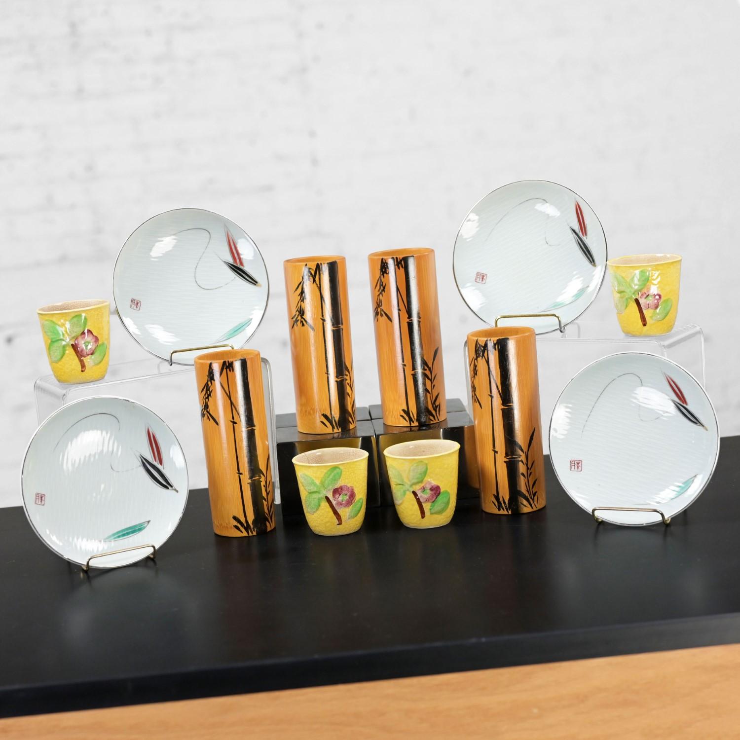 Peint à la main Ensemble de table asiatique 4 gobelets en bambou 4 tasses Saki 4 assiettes à dessert fabriquées au Japon en vente