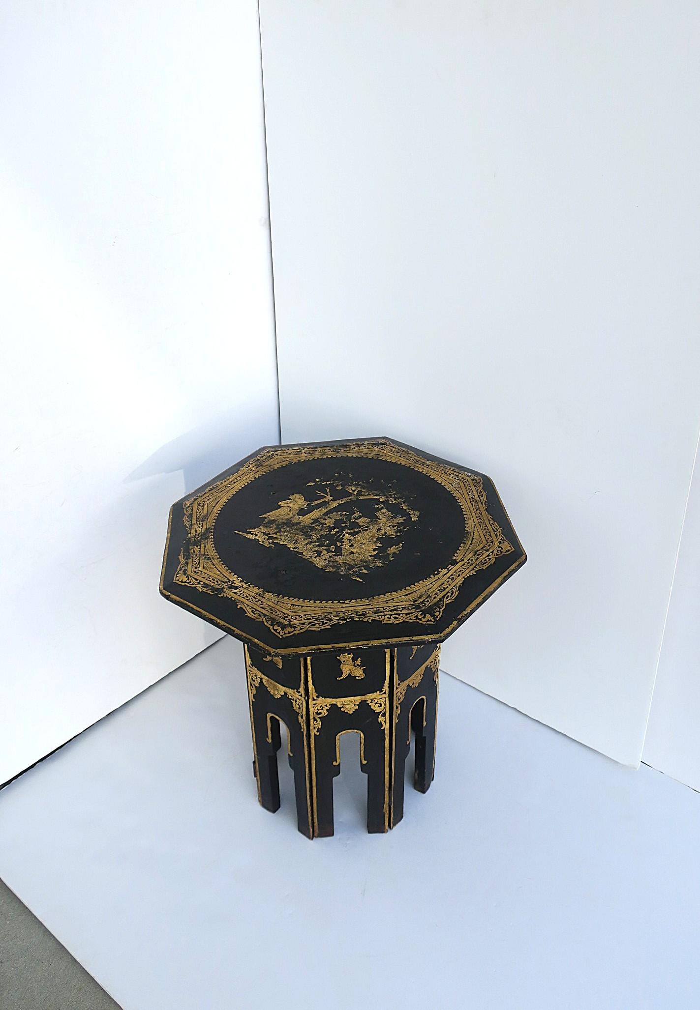 Asian Tabouret Side Table Black and Gold, Burma In Good Condition For Sale In New York, NY