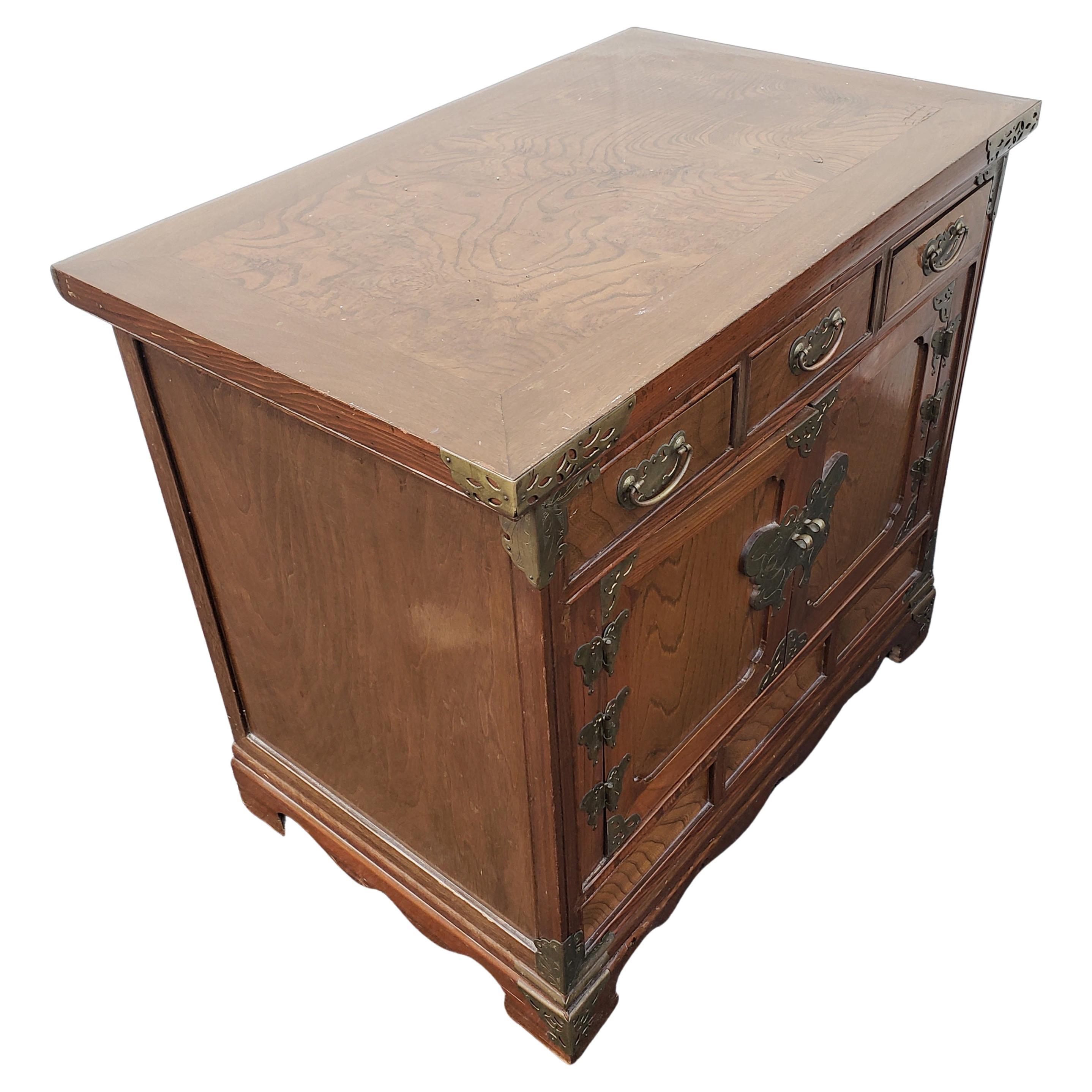 Tansu Campaign Walnut Burl w/ Brass Fittings Nightstands Side Tables, C. 1930s In Good Condition In Germantown, MD
