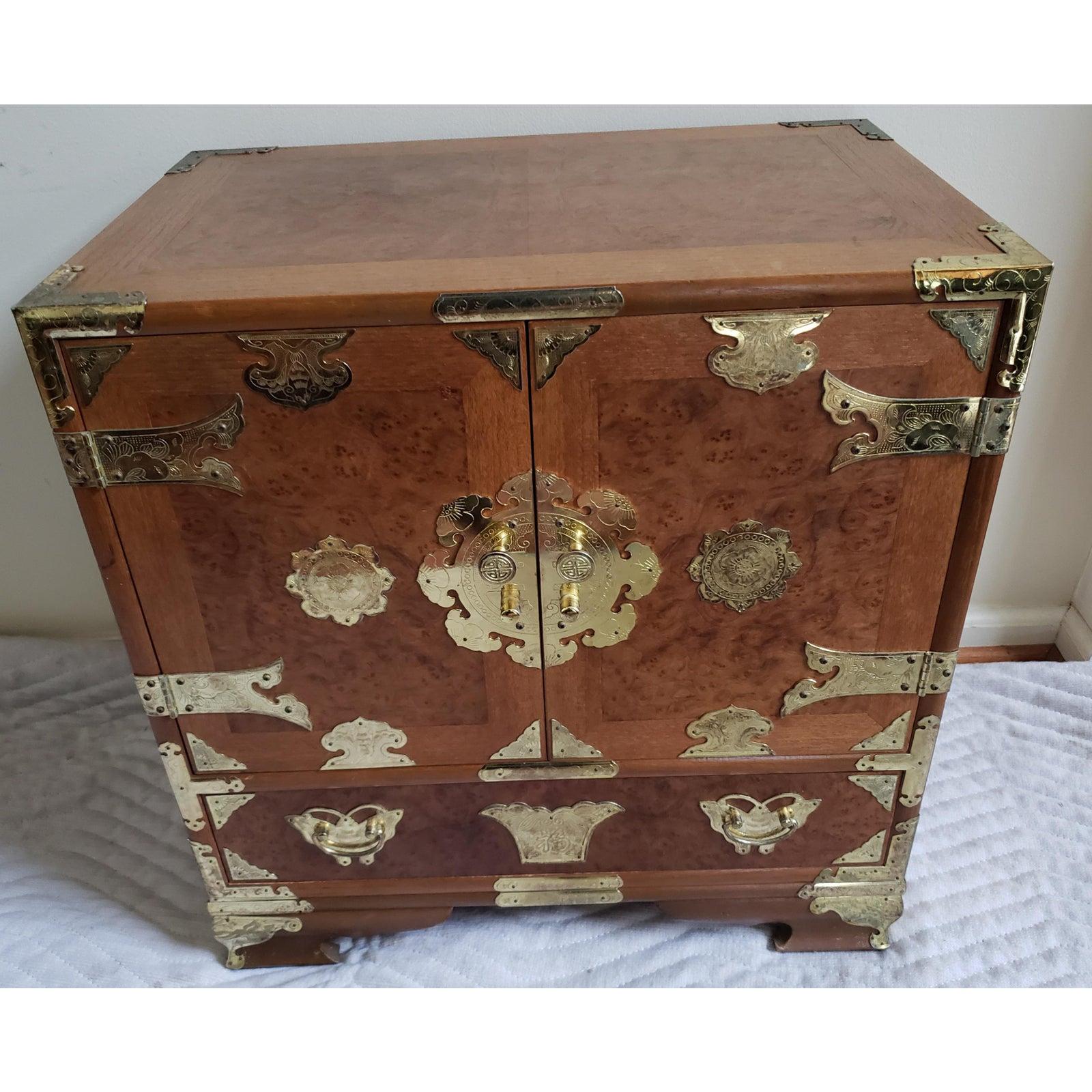 Asian Tansu style Mahohany and maple burl end table chest, jewelry chest. Practical and beautiful Japanese tansu style 4 drawer chest, nicely proportioned for a unique bedside lamp table, nightstand, or end table. Beautifully appointed with striking