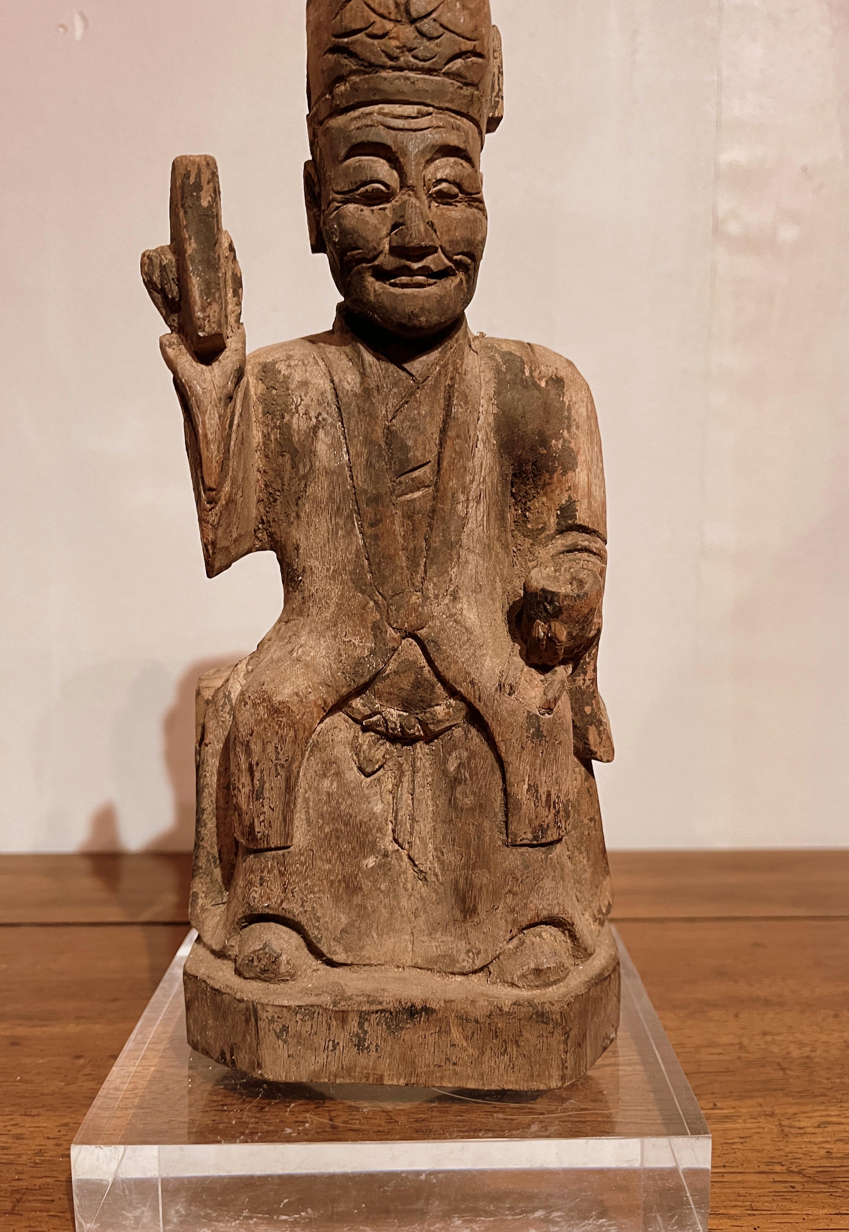 Intagliato Tempio asiatico Figura taoista in legno in vendita