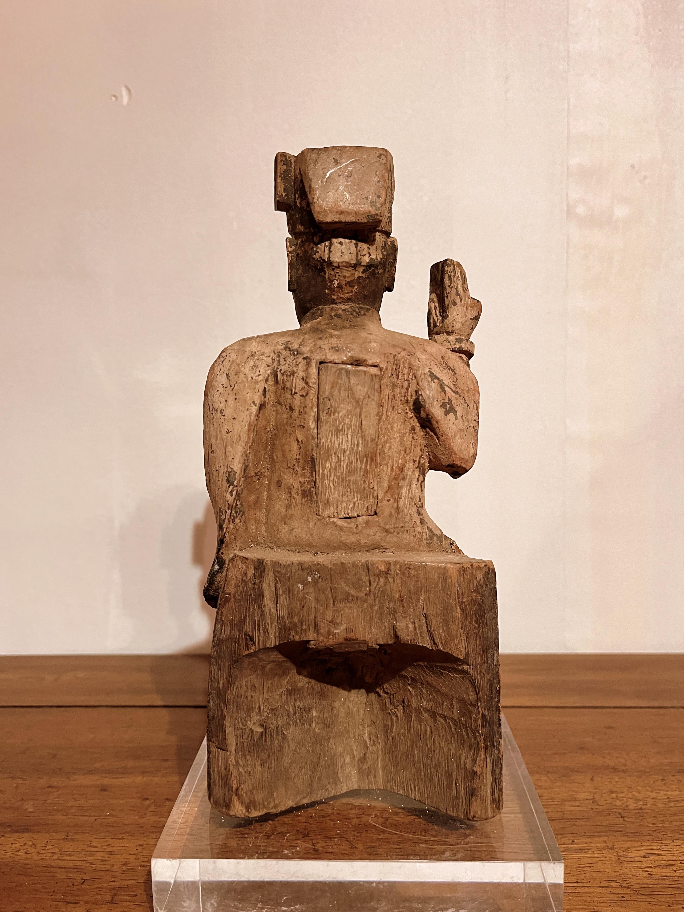 Tempio asiatico Figura taoista in legno In condizioni buone in vendita a Greenwich, CT