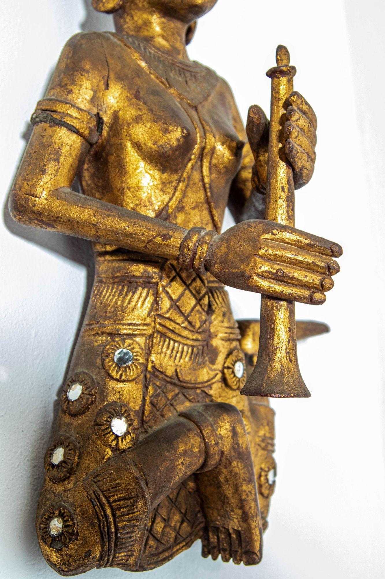 Angel Asiático Tailandés Figuras de Músicos Esculturas de Madera en Bueno estado para la venta en North Hollywood, CA