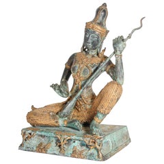 Estatua Asiática Tailandesa de Bronce Dorado Vintage de un Príncipe Tocando Música