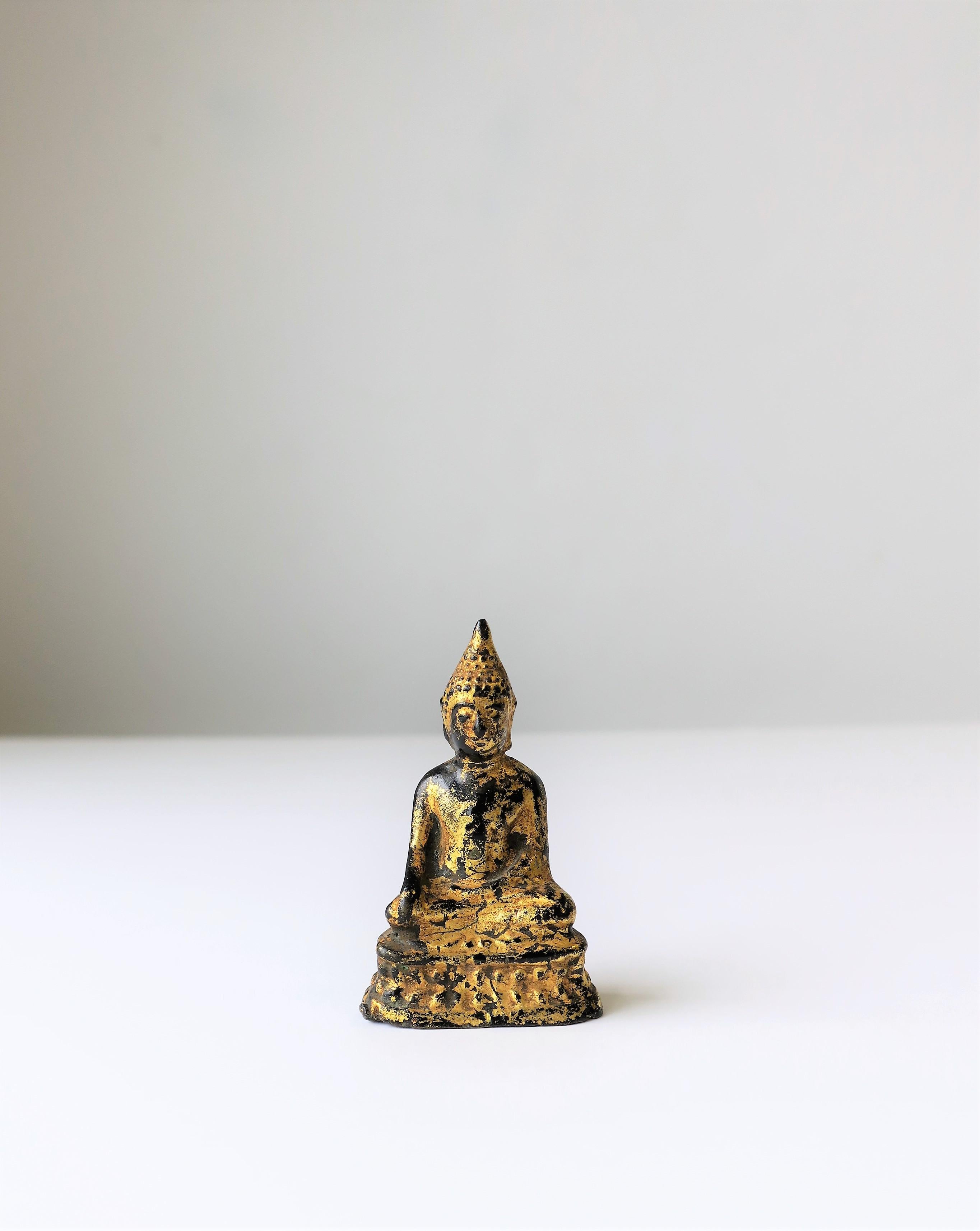 Asian Tibetan Gilt Bronze Buddha Sculpture In Good Condition In New York, NY