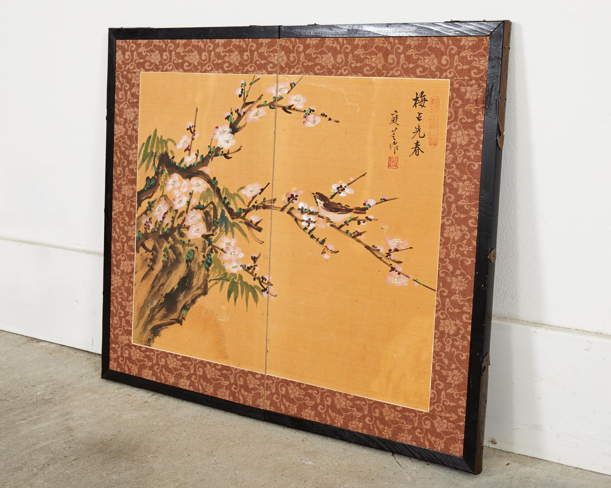 Asiatischer Tisch mit zwei Tafeln und Raumteiler, Prunus mit Vogelblumenmuster im Angebot 3