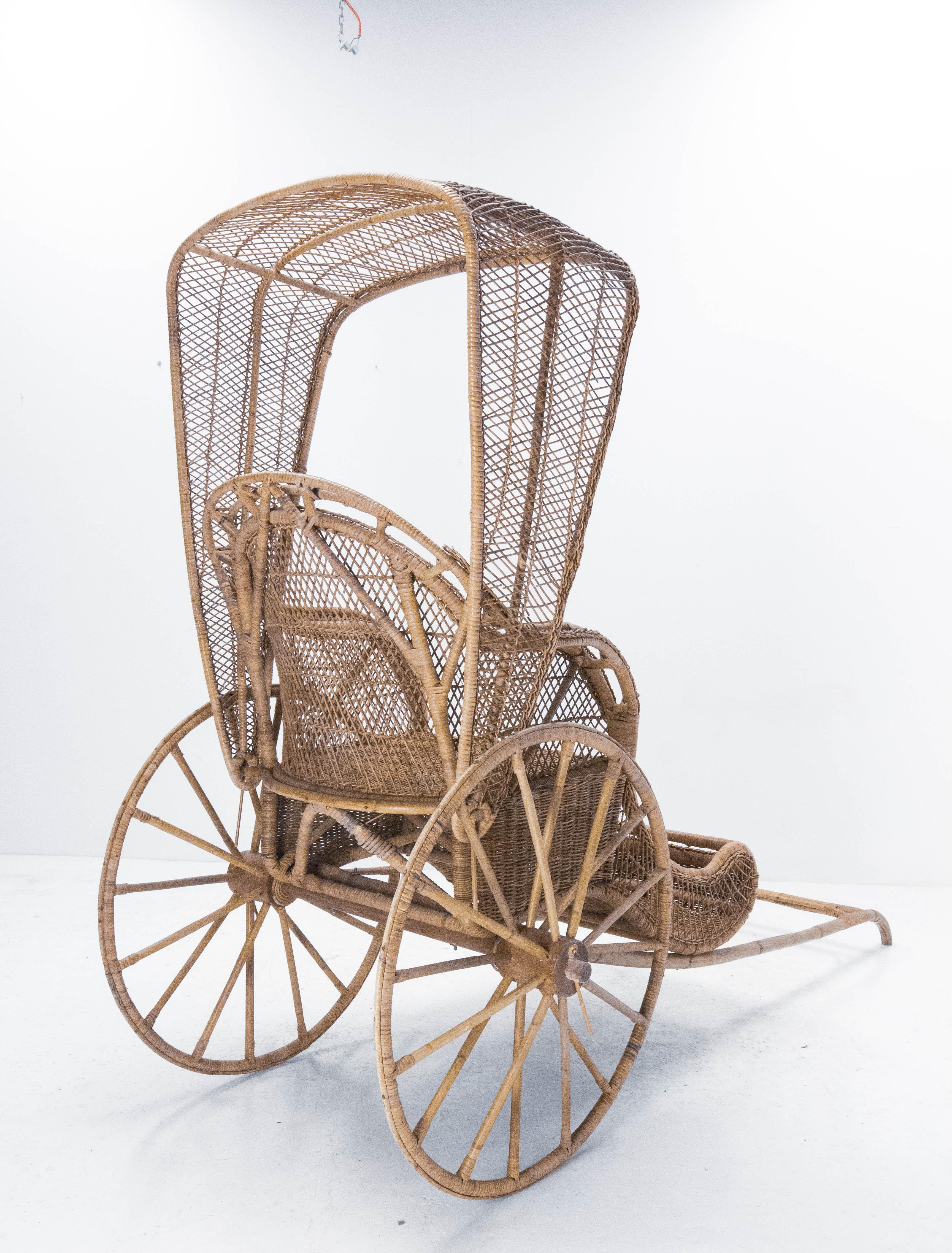 Asian Wicker and Bamboo Rickshaw Mid-Century In Good Condition For Sale In Labrit, Landes
