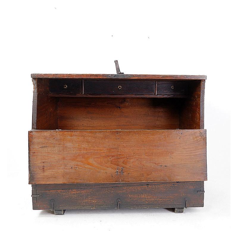 Asian wooden chest with decorative fittings For Sale 4