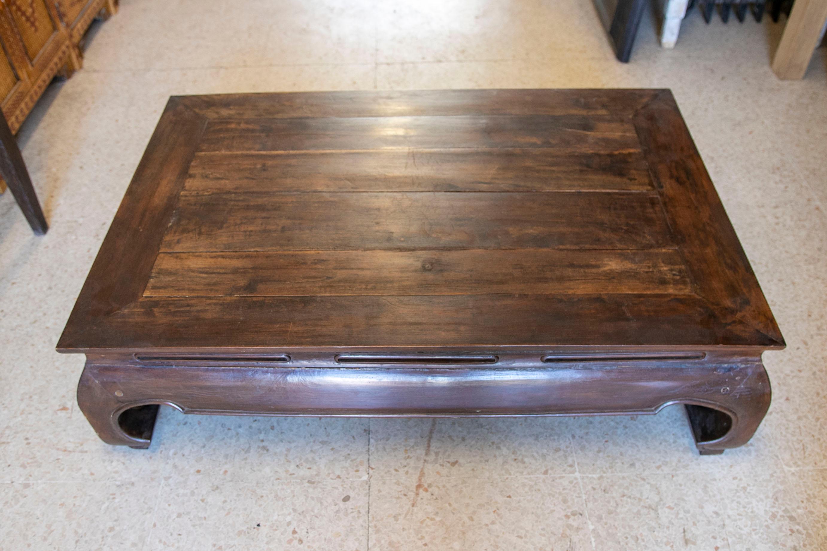 Asian Wooden Coffee Table with Turtle-Shaped Legs For Sale 9
