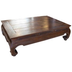 Mesa baja asiática de madera con patas en forma de tortuga