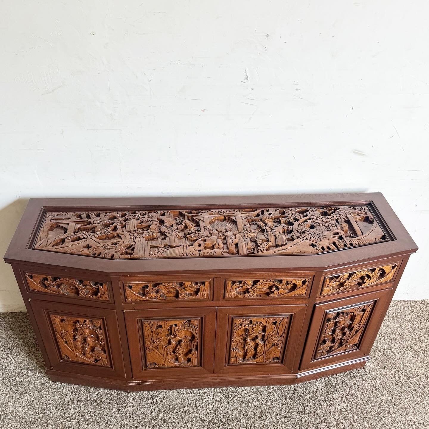 Fine XX secolo Credenza asiatica in legno intagliata a mano in vendita
