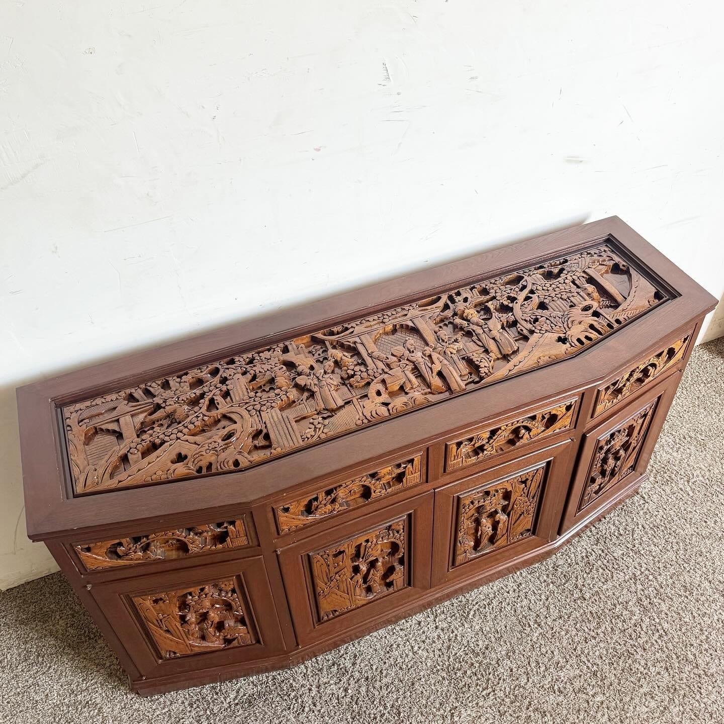 Legno Credenza asiatica in legno intagliata a mano in vendita