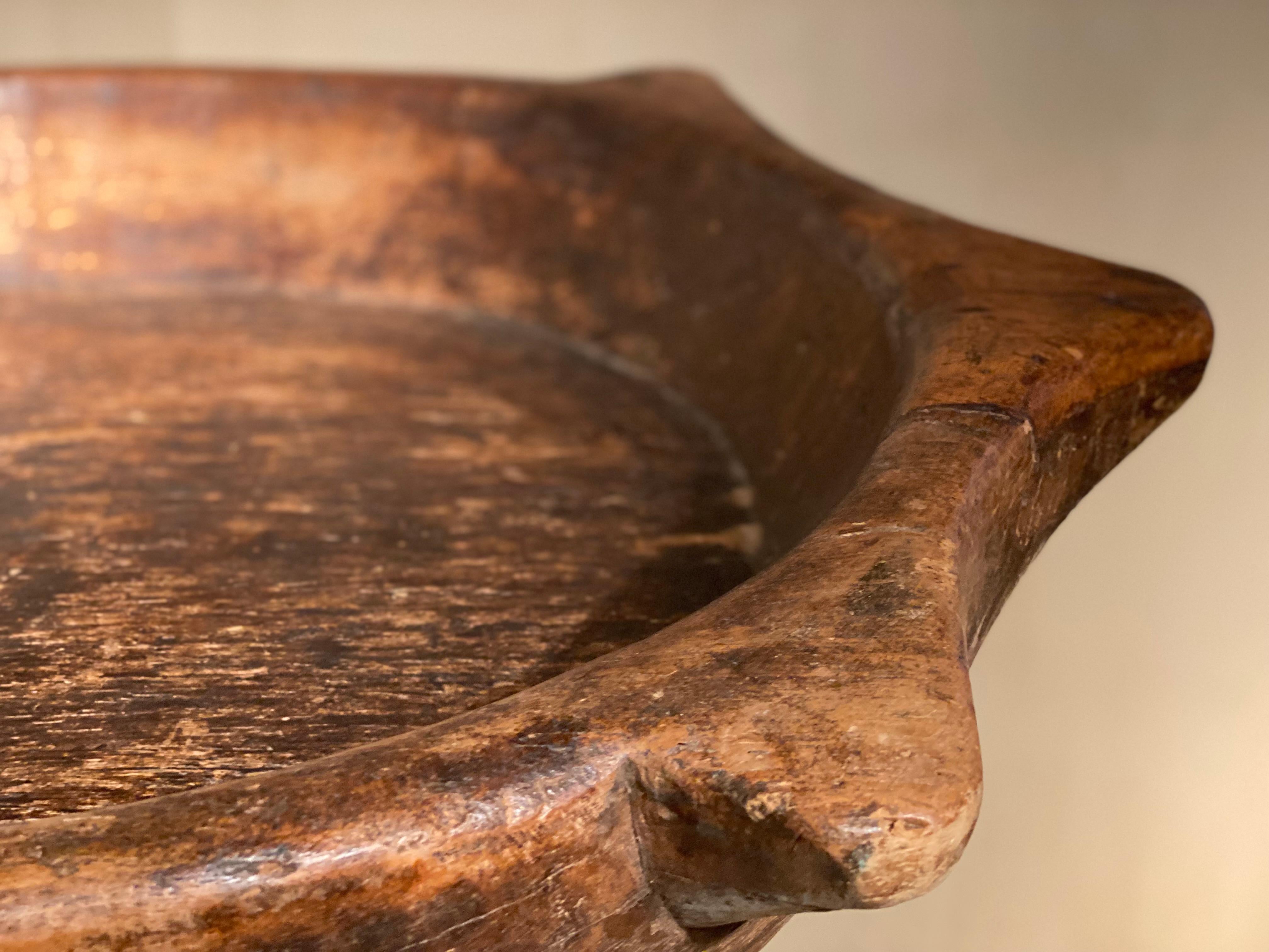 Sculpté à la main Assiette asiatique en bois en vente