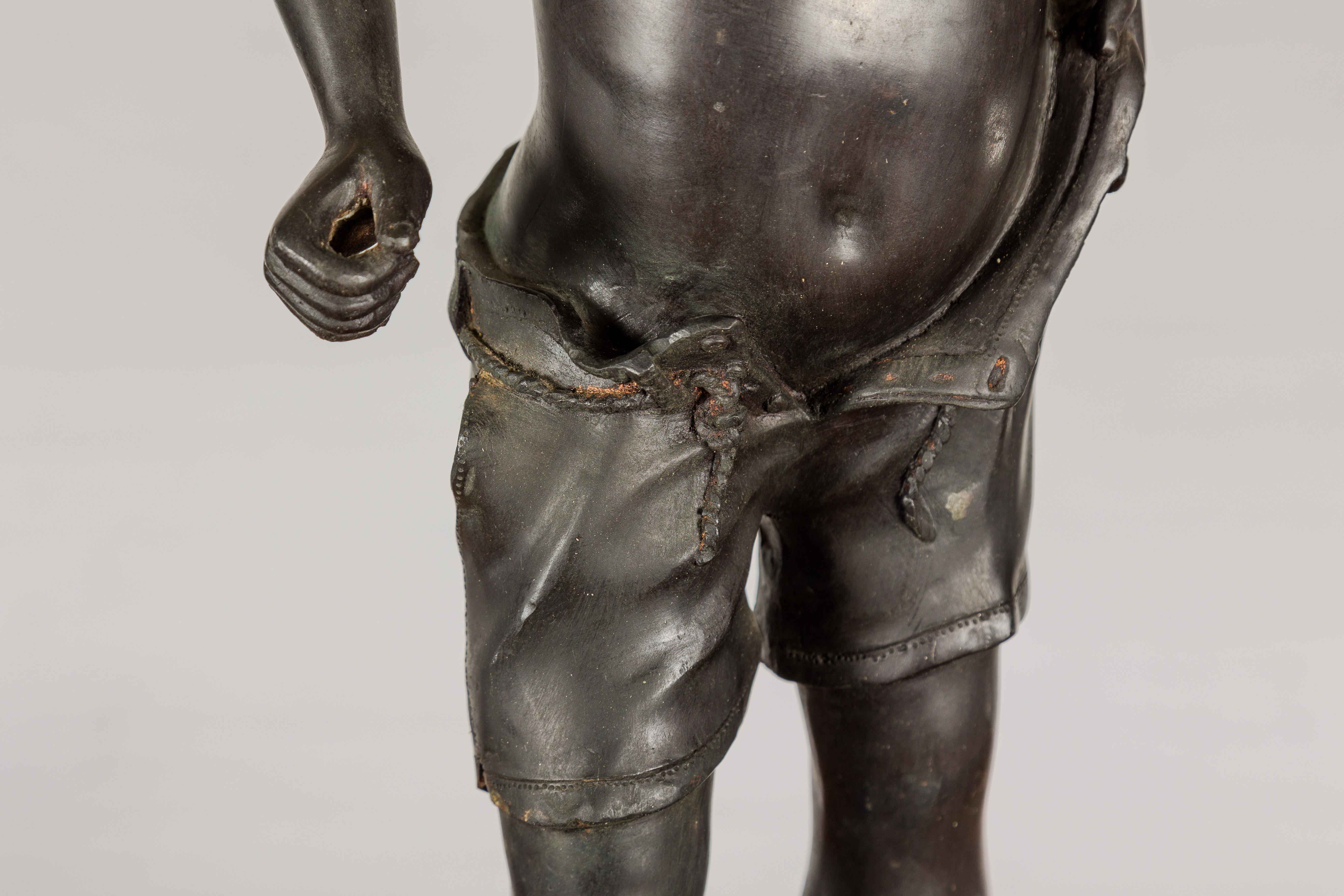 Statue de table en bronze d'inspiration asiatique, patine foncée en vente 4