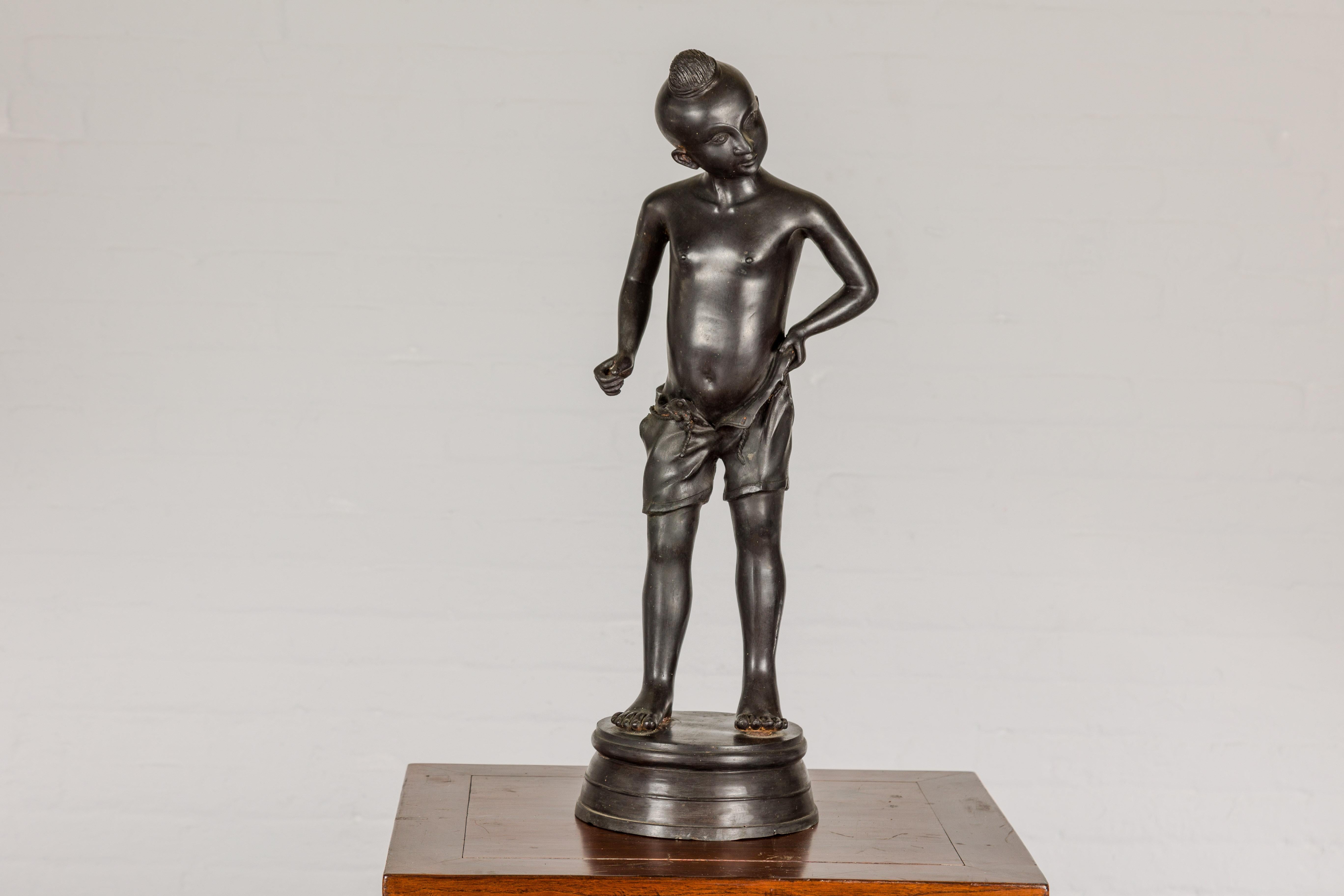 Statue de table en bronze d'inspiration asiatique, patine foncée Excellent état - En vente à Yonkers, NY