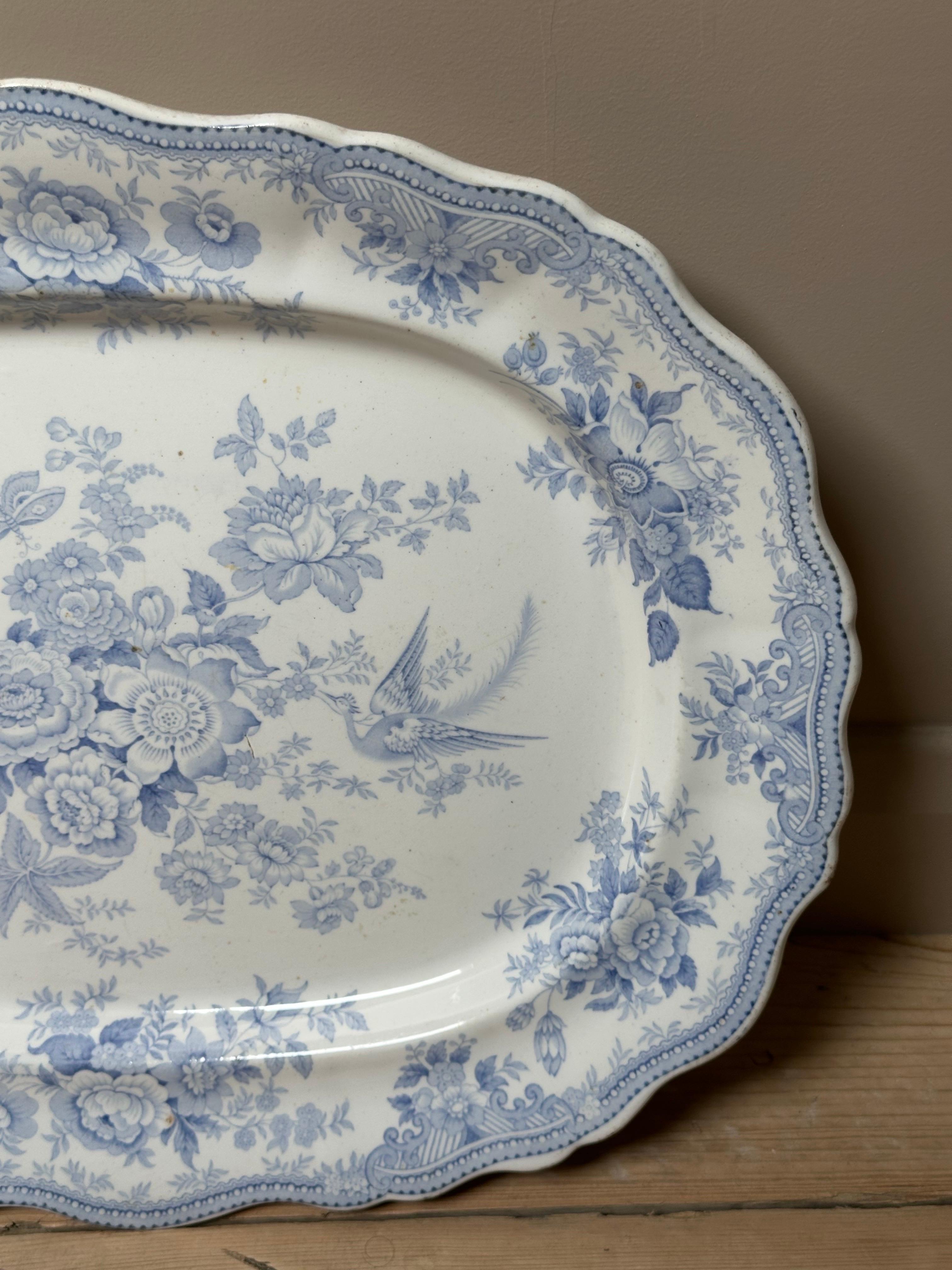 Grand plat festonné bleu et blanc en forme de faisan asiatique, par Booths, vers 1872 en vente 5