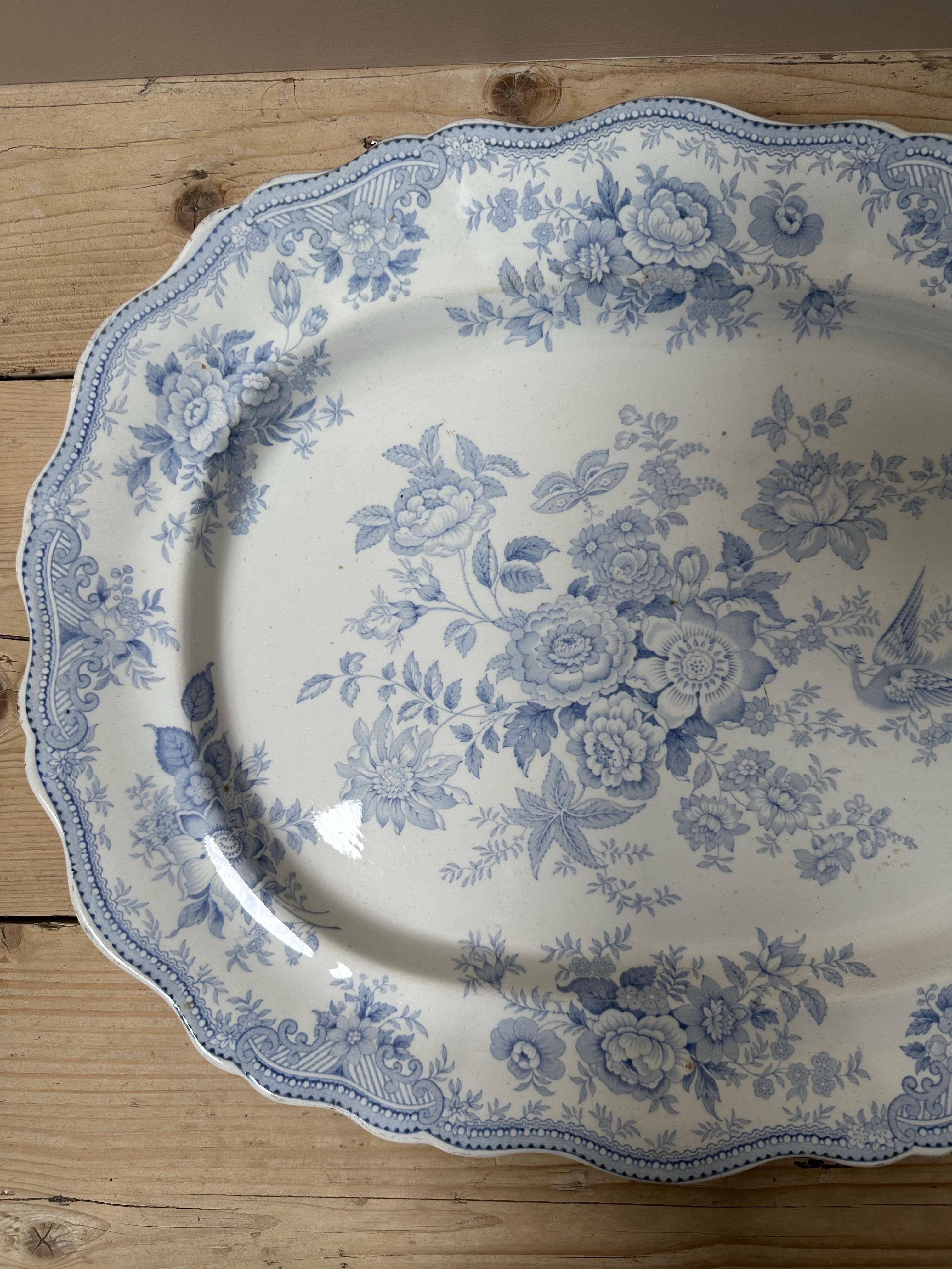 Grand plat festonné bleu et blanc en forme de faisan asiatique, par Booths, vers 1872 en vente 6