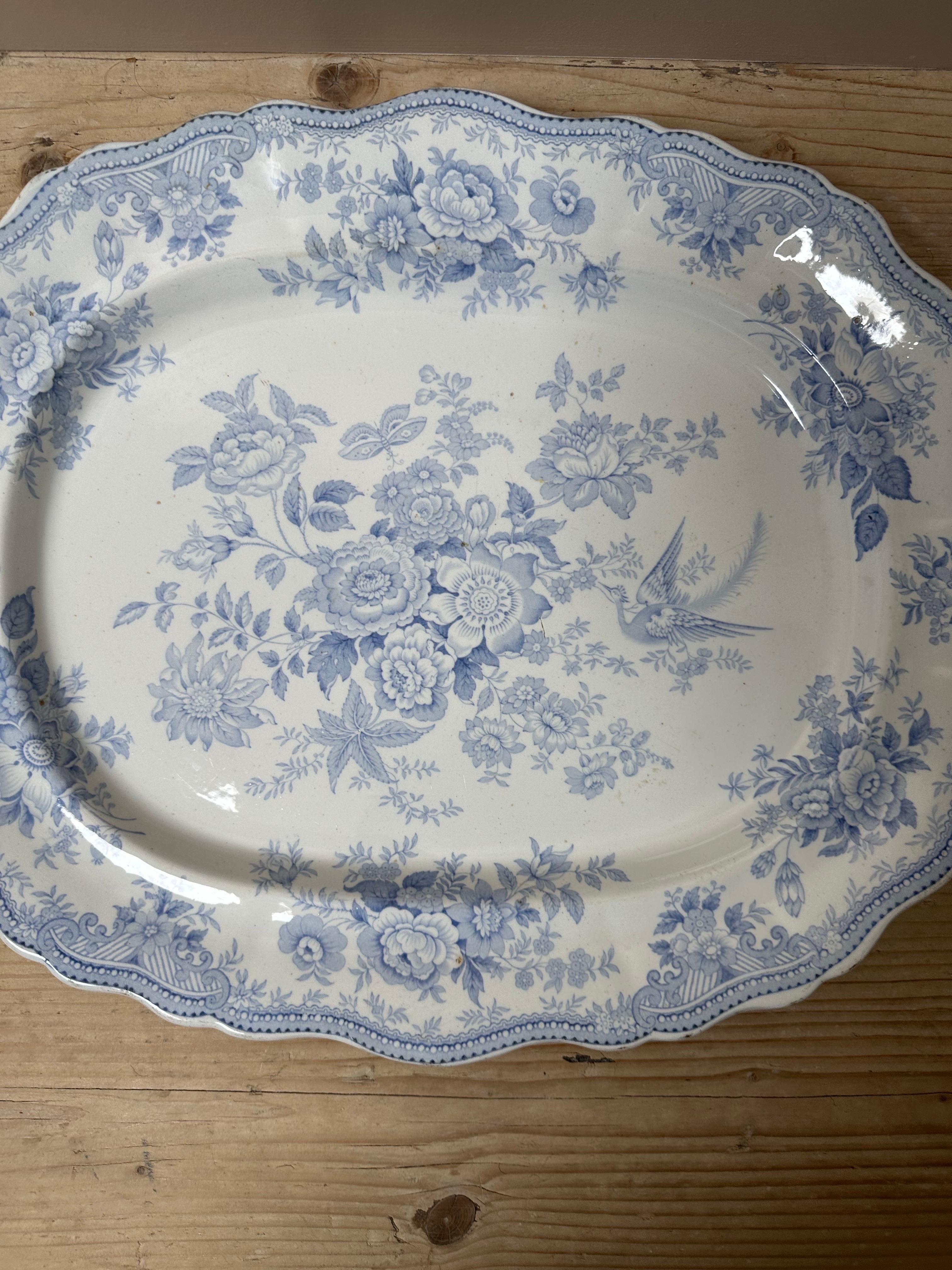 Grand plat festonné bleu et blanc en forme de faisan asiatique, par Booths, vers 1872 en vente 9