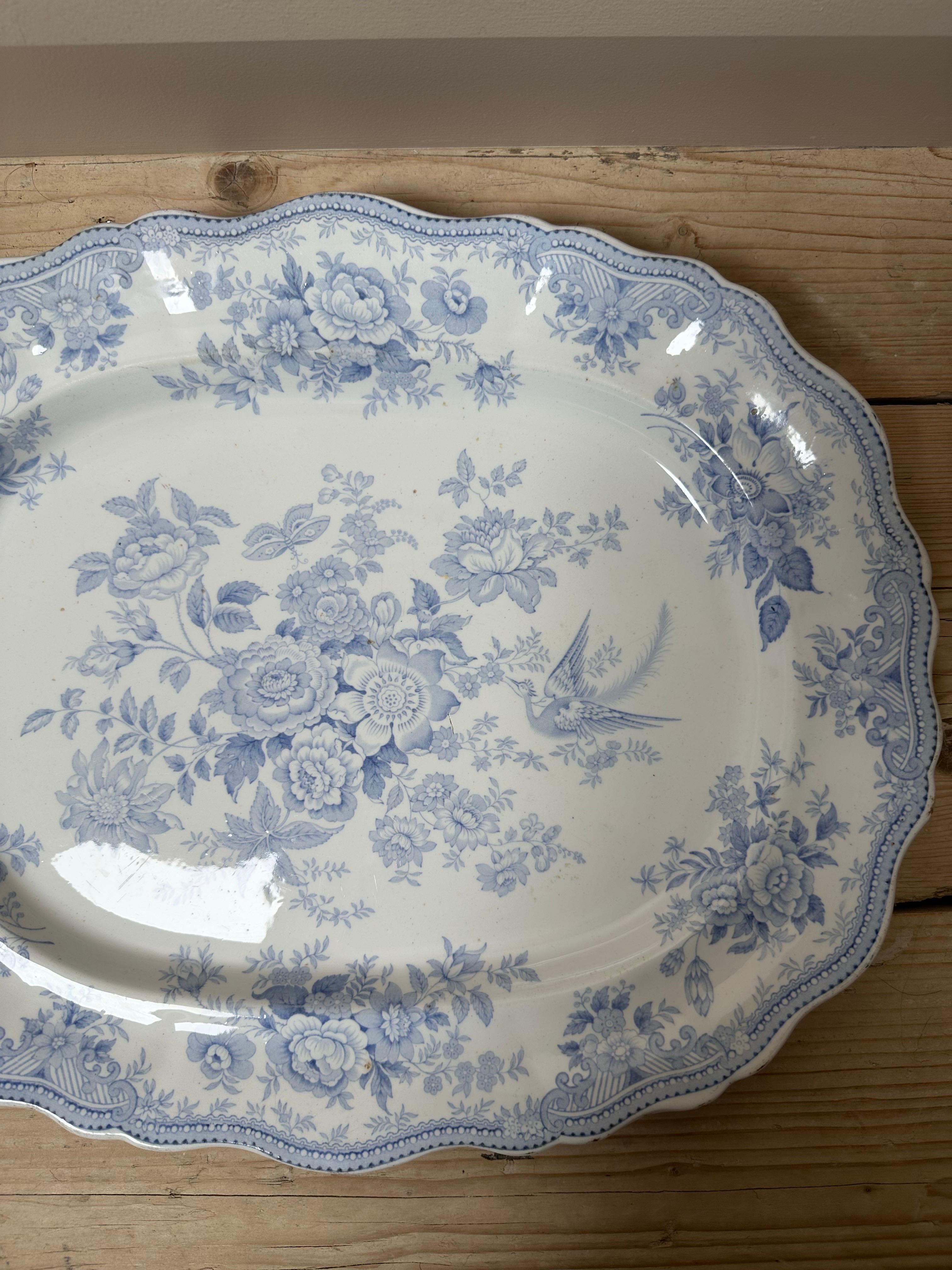 Grand plat festonné bleu et blanc en forme de faisan asiatique, par Booths, vers 1872 en vente 11