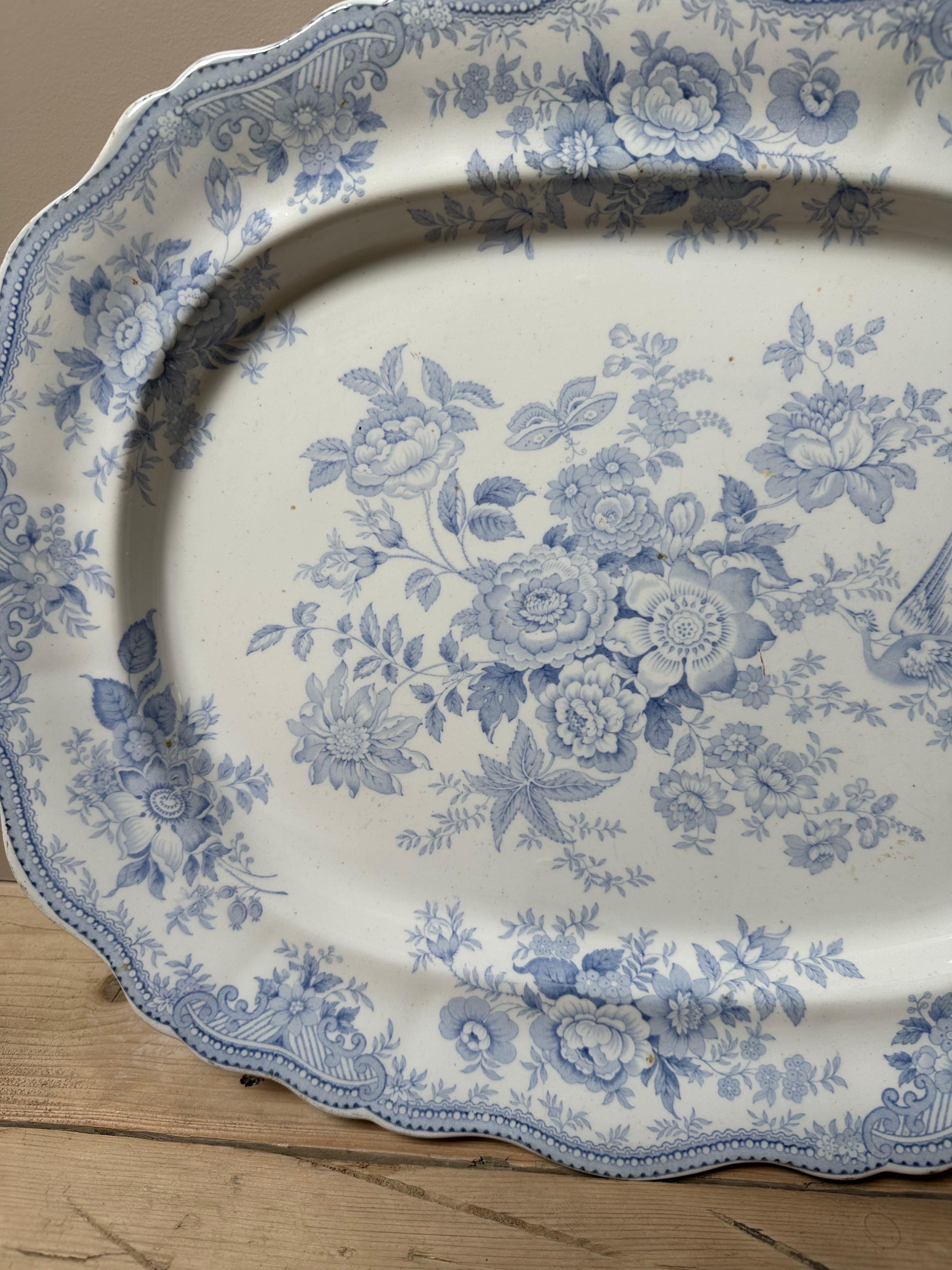 Grand plat festonné bleu et blanc en forme de faisan asiatique, par Booths, vers 1872 en vente 2