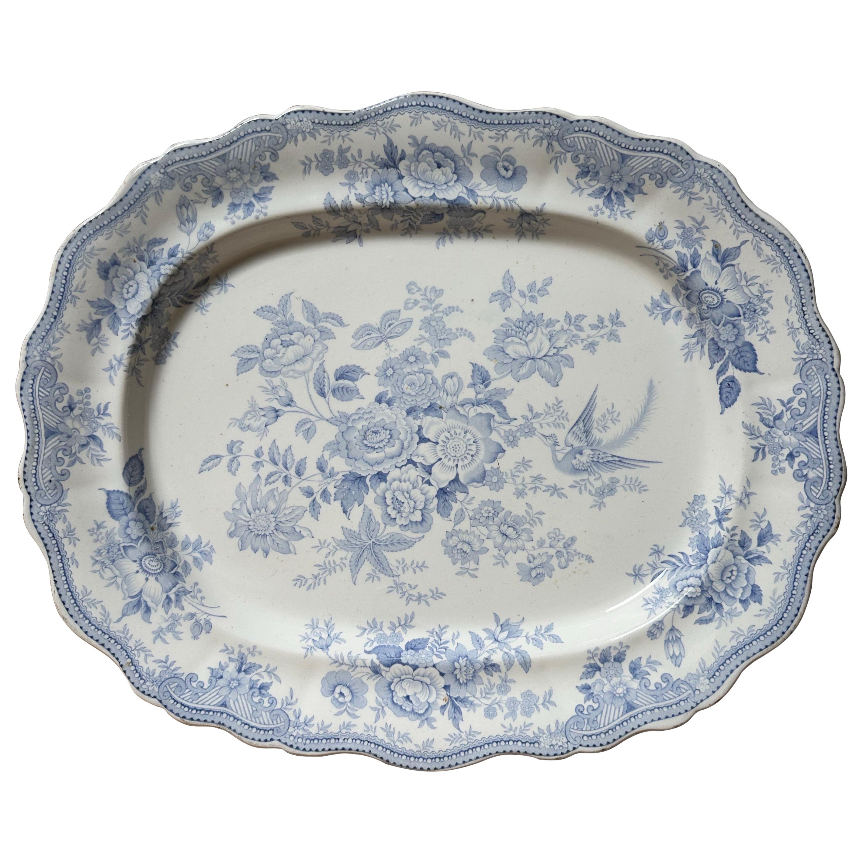 Grand plat festonné bleu et blanc en forme de faisan asiatique, par Booths, vers 1872
