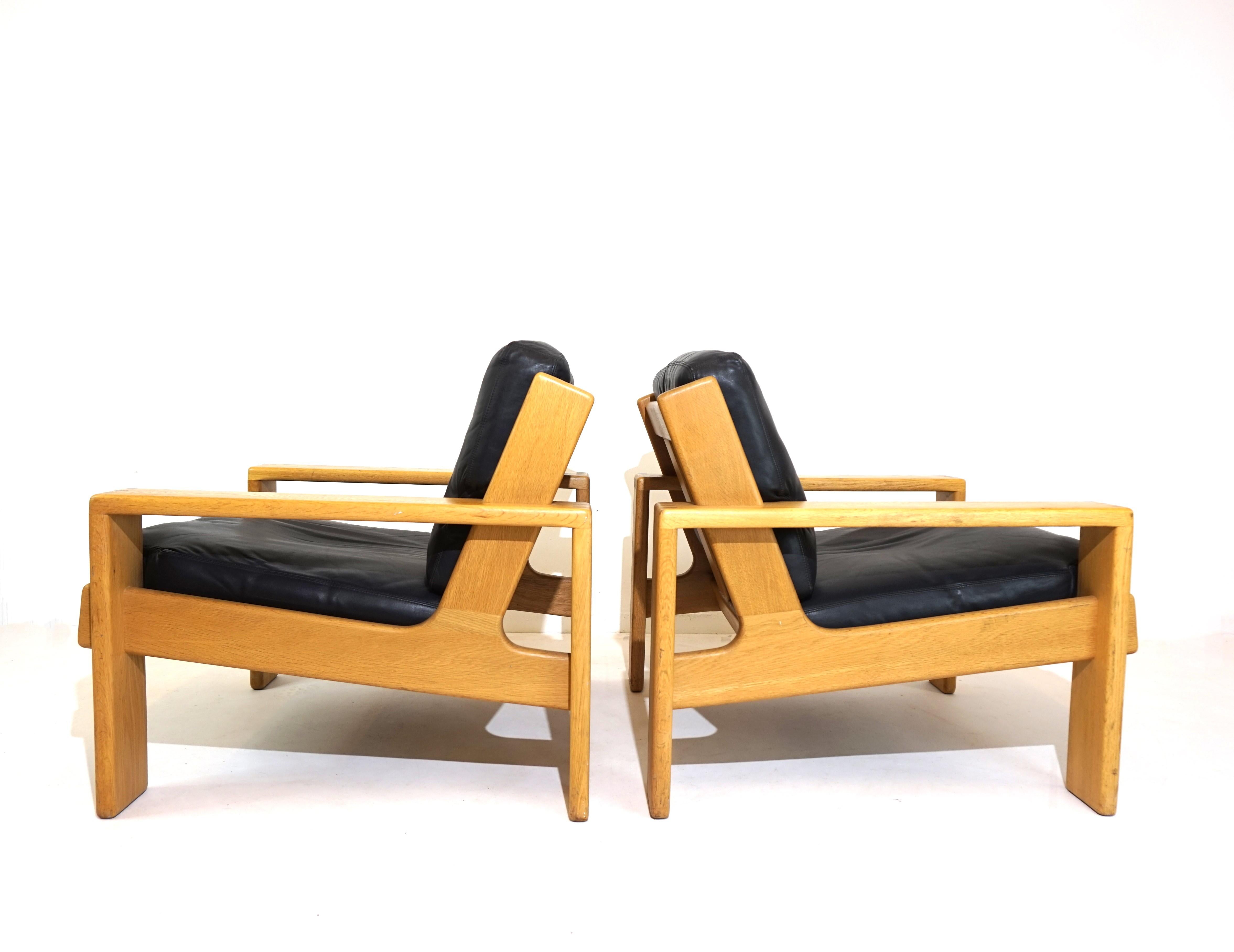 Finlandais Asko Bonanza set de 2 fauteuils en cuir noir de Esko Pajamies en vente