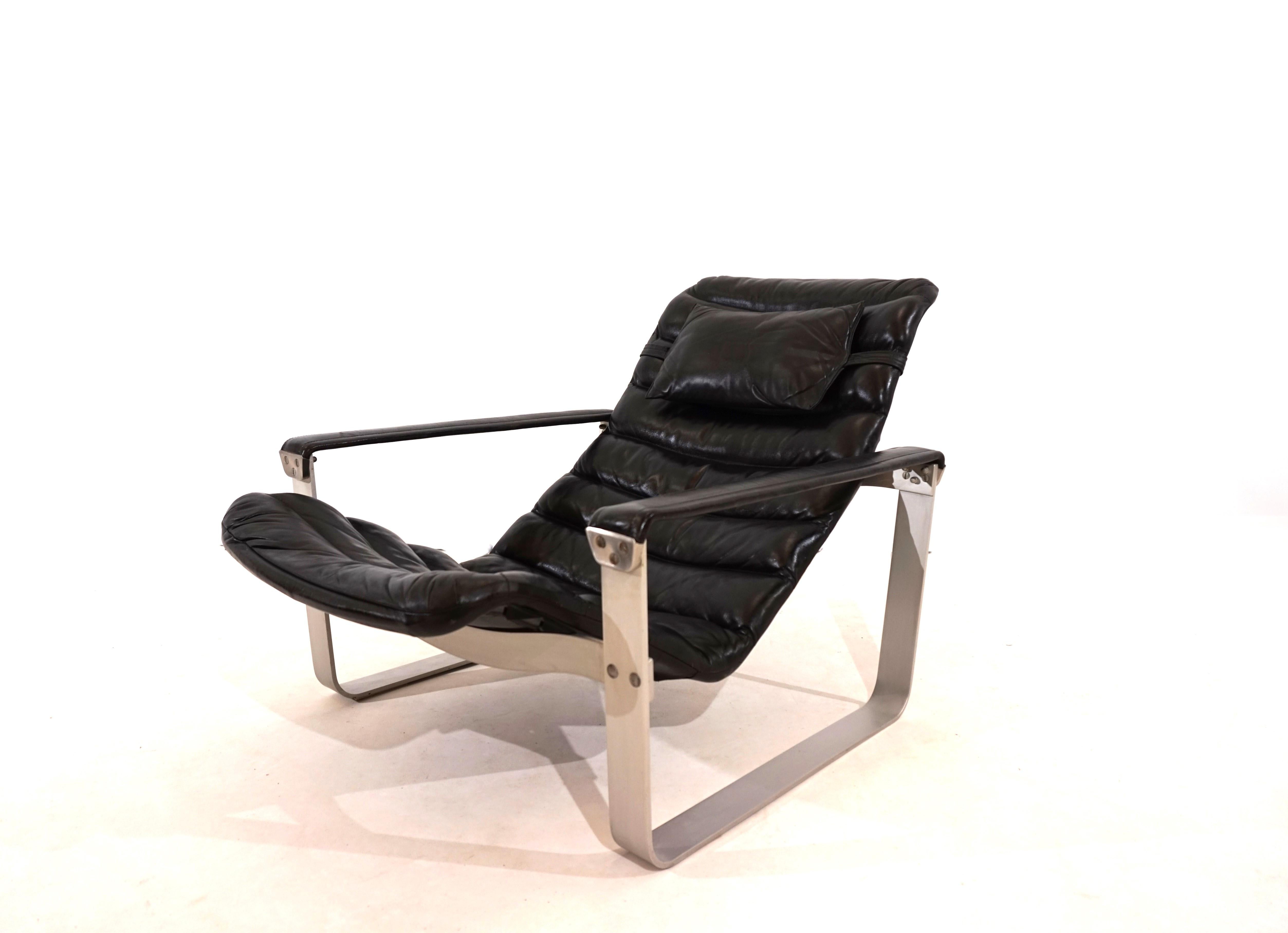 Asko Pulkka leather armchair with ottoman by Ilmari Lappalainen For Sale 5