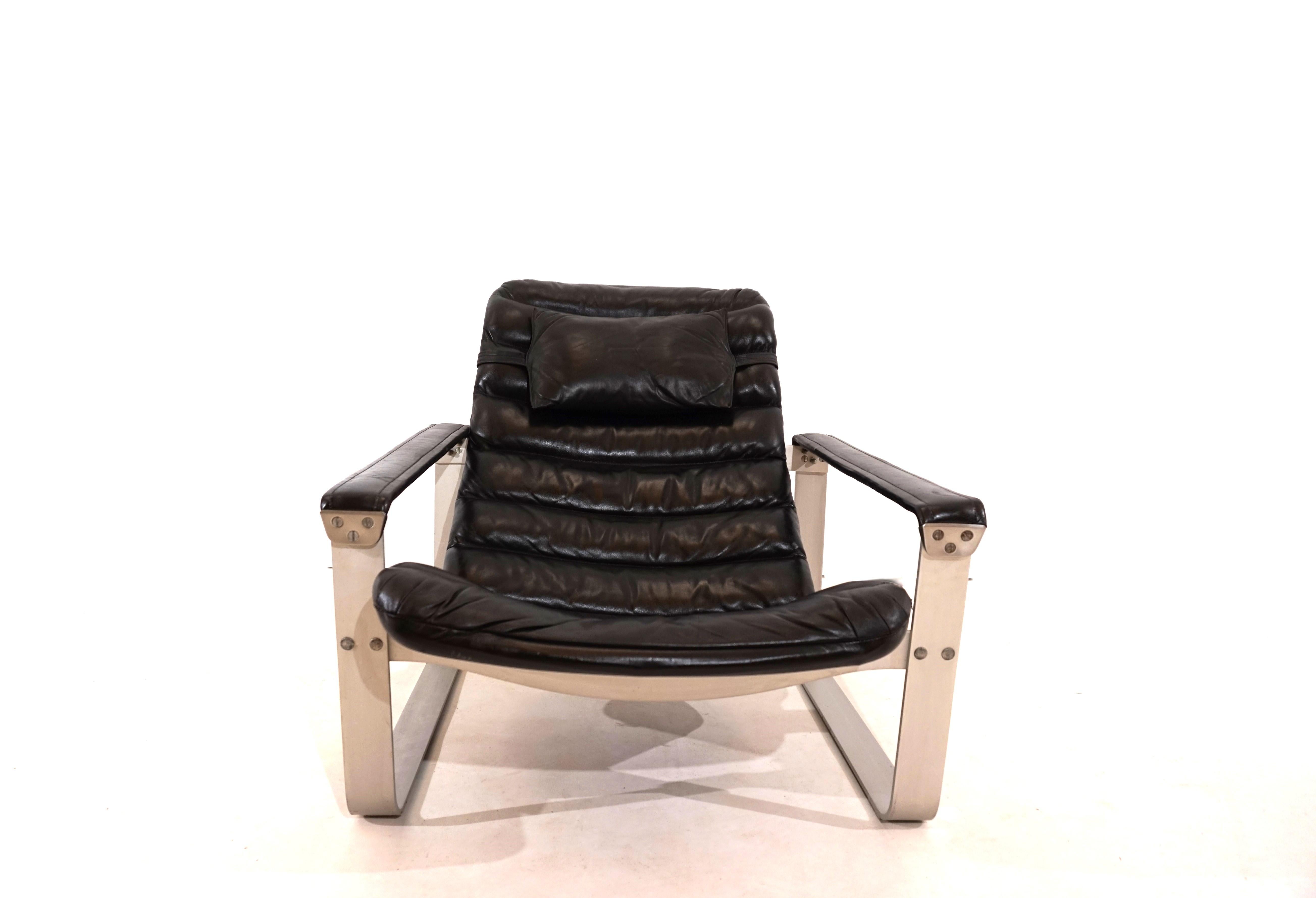 Asko Pulkka leather armchair with ottoman by Ilmari Lappalainen For Sale 8
