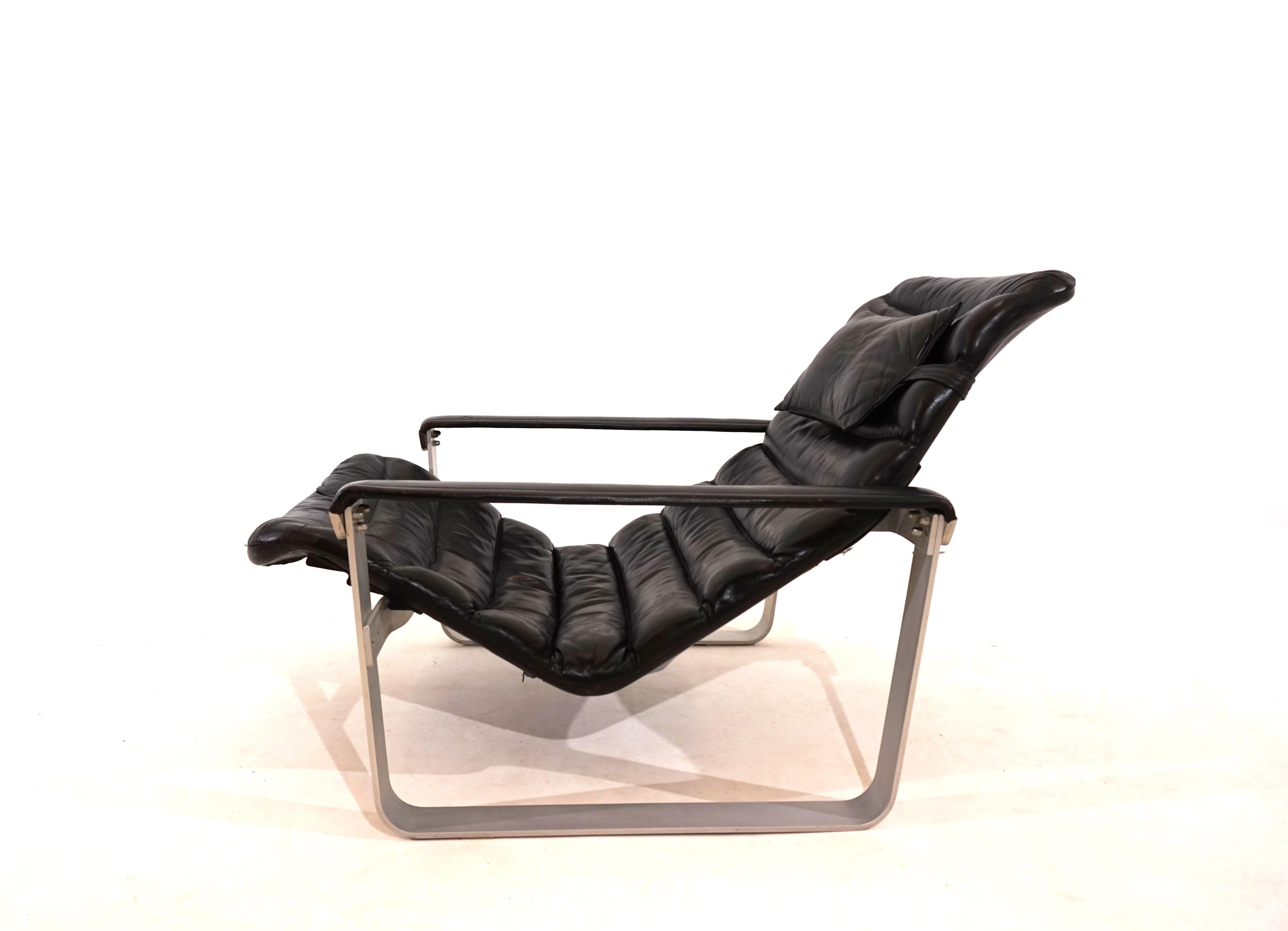 Asko Pulkka leather armchair with ottoman by Ilmari Lappalainen For Sale 12